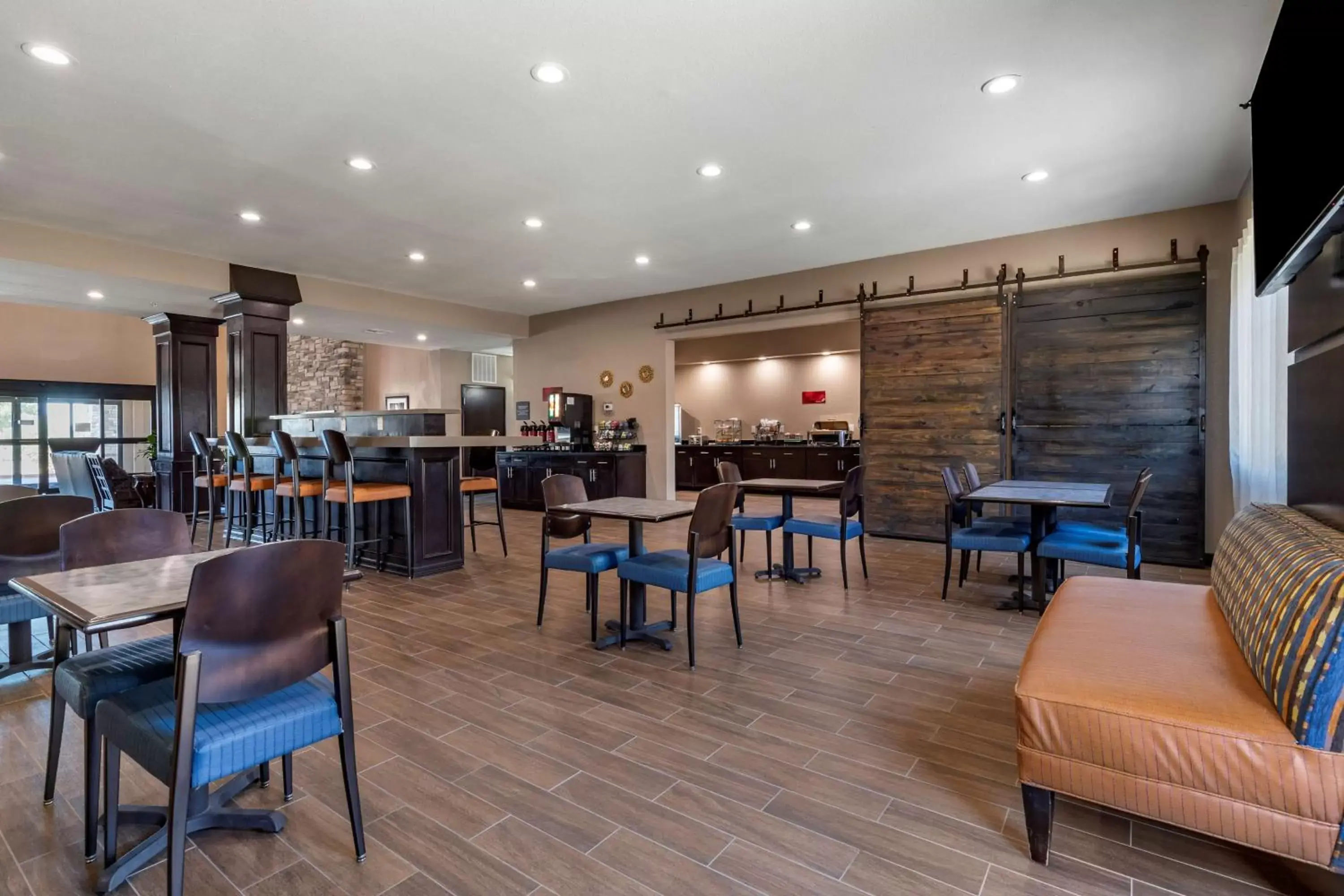 Breakfast in Best Western Plus Big Lake Inn Breakfast in Best Western Plus Big Lake Inn