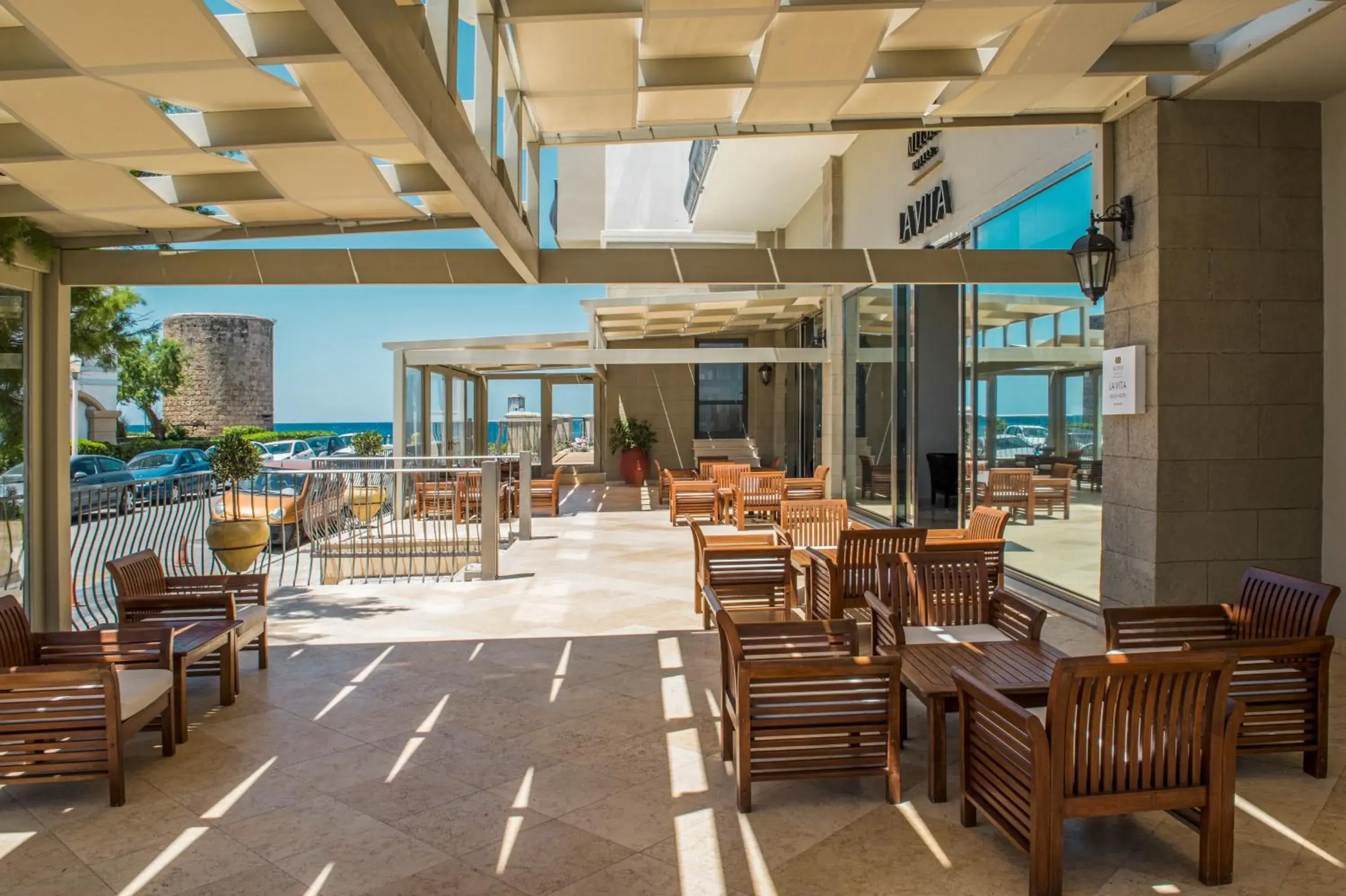 Lounge or bar, Restaurant/Places to Eat in Mitsis La Vita Beach Hotel