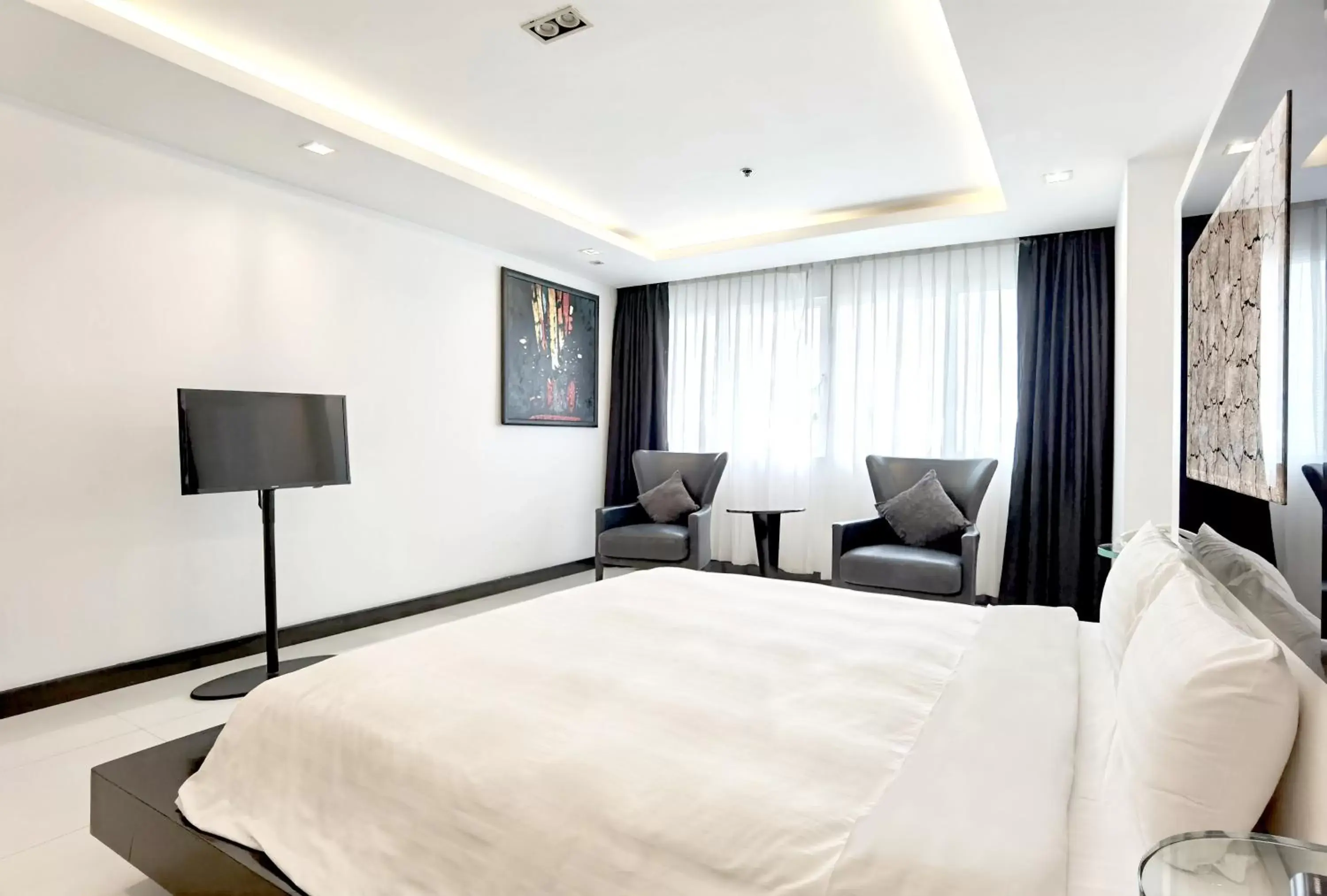 Bed in Nova Suites Pattaya by Compass Hospitality