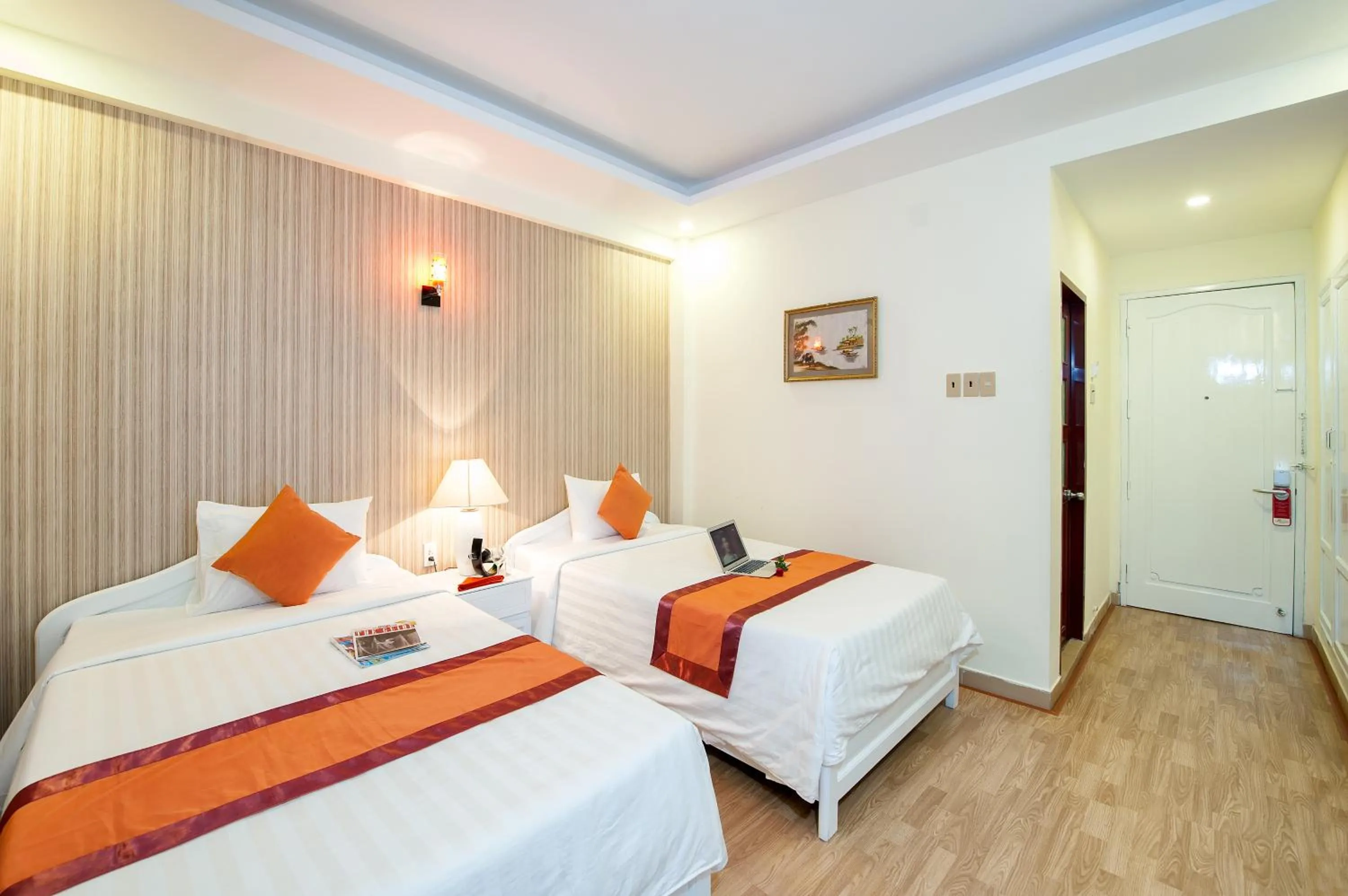 Bedroom, Bed in Palm Beach Hotel