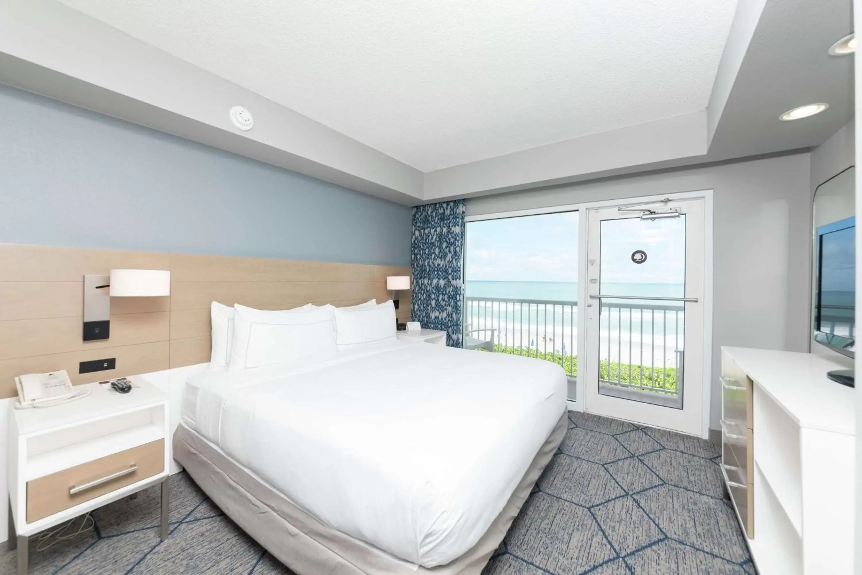 Bed in DoubleTree Suites by Hilton Melbourne Beach Oceanfront
