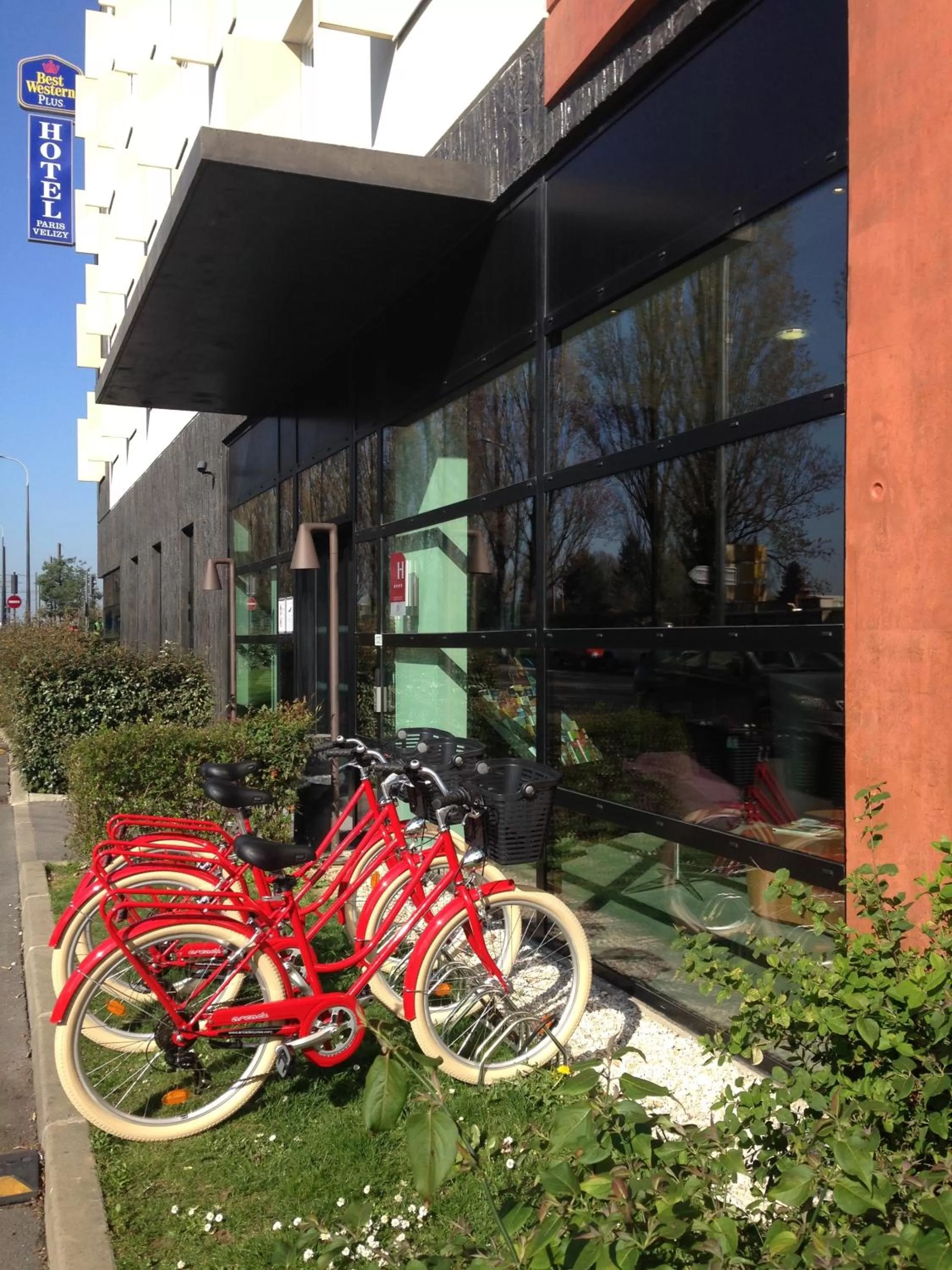 Facade/entrance in Best Western Plus Paris Velizy
