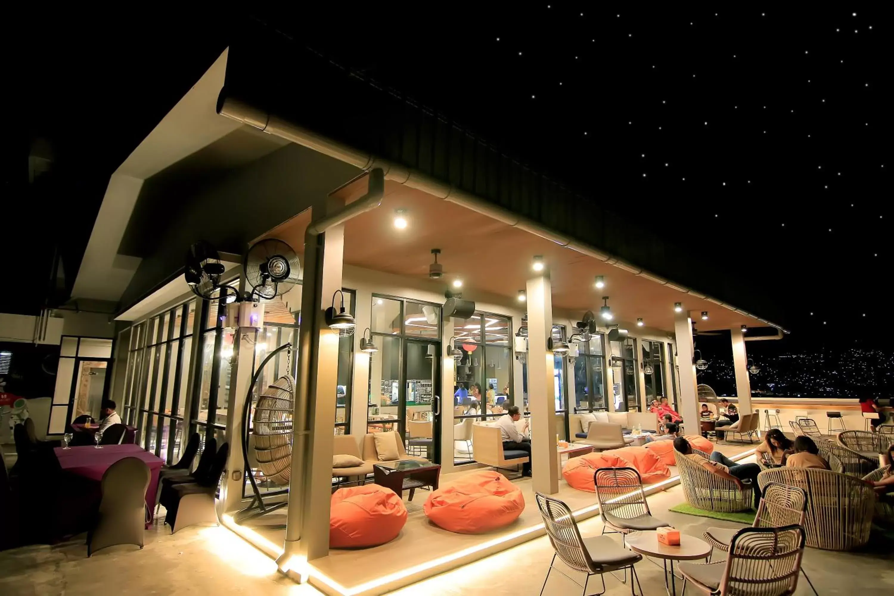 Lounge or bar in Swiss-Belhotel Ambon