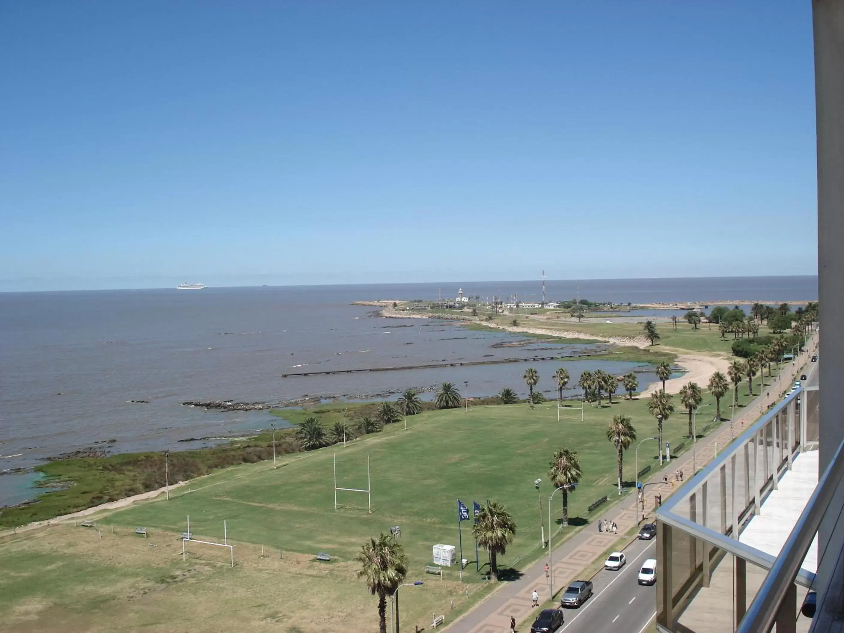 River view in Mercure Montevideo Punta Carretas River view in Mercure Montevideo Punta Carretas