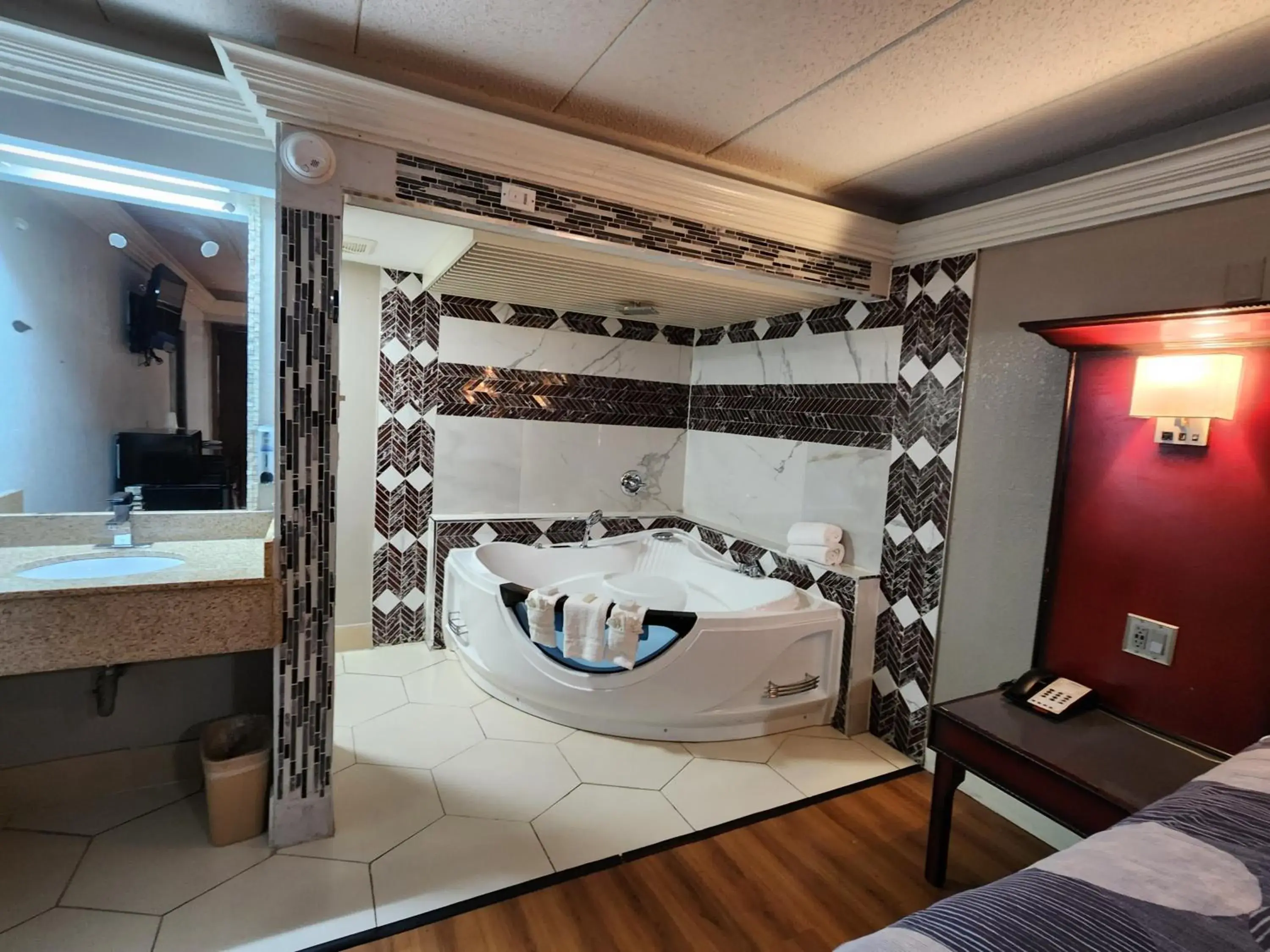 Hot Tub, Bed in Americas Best Value Inn and Suites Little Rock Hot Tub, Bed in Americas Best Value Inn and Suites Little Rock