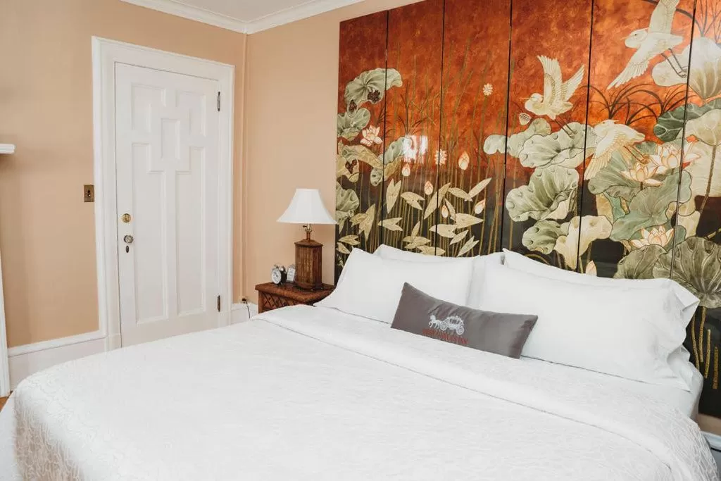 Bedroom, Bed in Grey Gables Inn