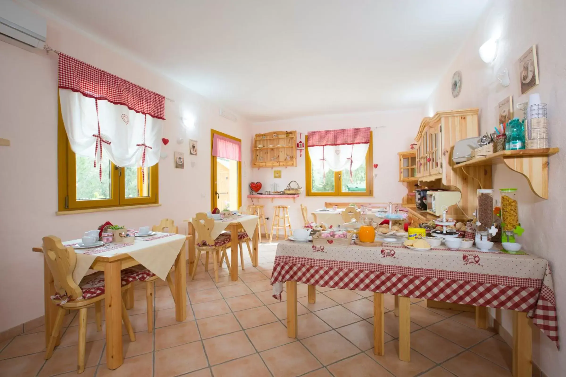 Restaurant/Places to Eat in B&B La Baita Del Sud