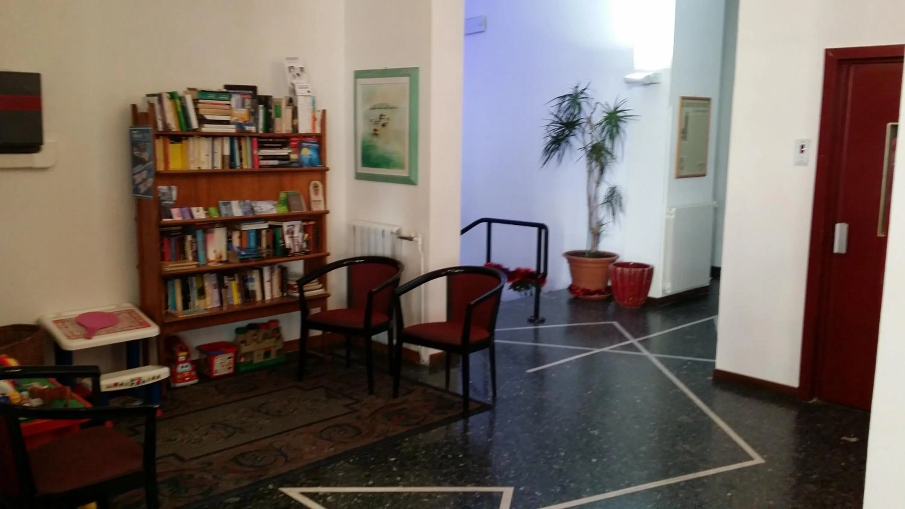 Communal lounge/ TV room in Hotel Colibrì