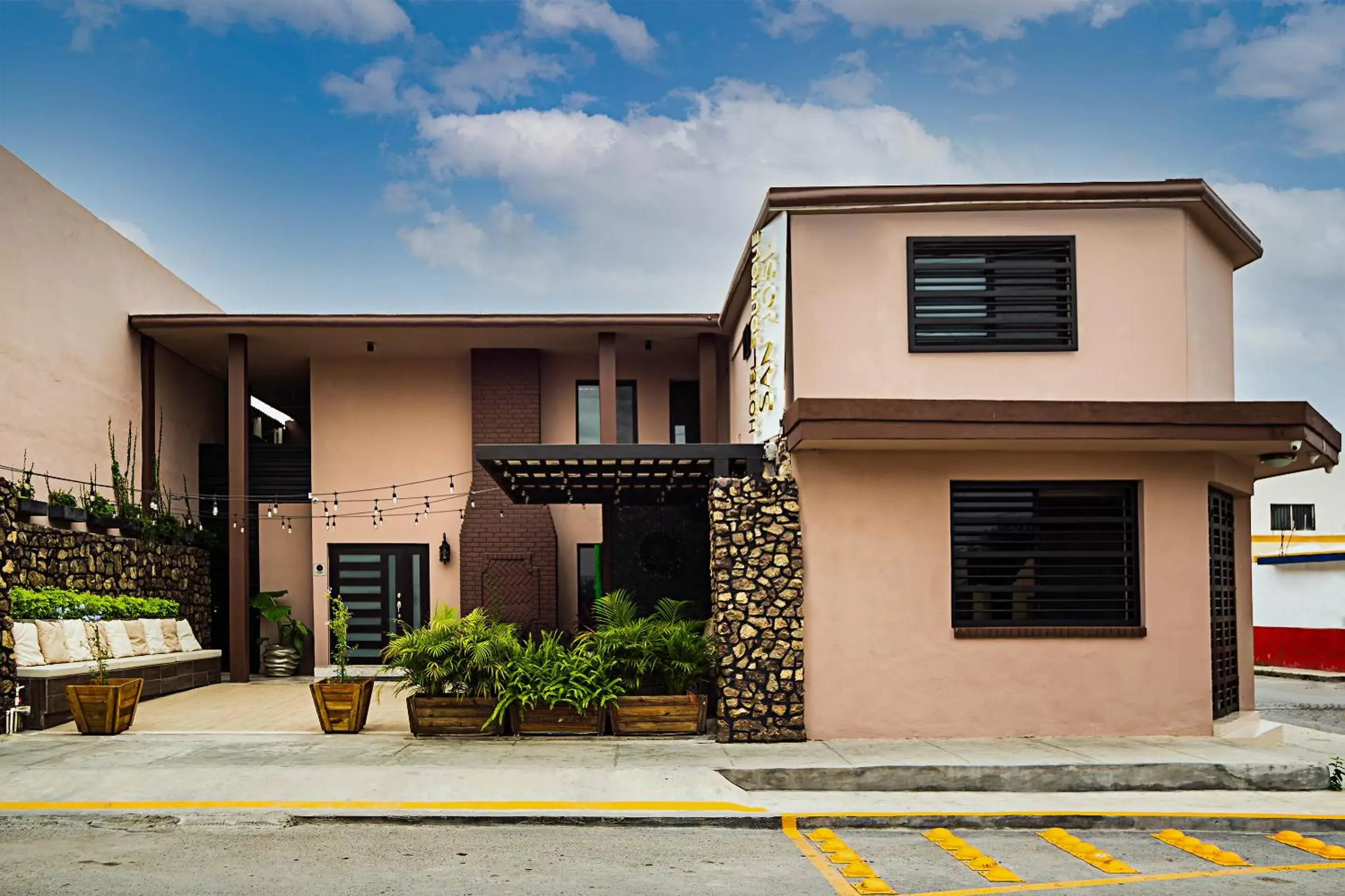 Facade/entrance, Property Building in San José Suites Boutique