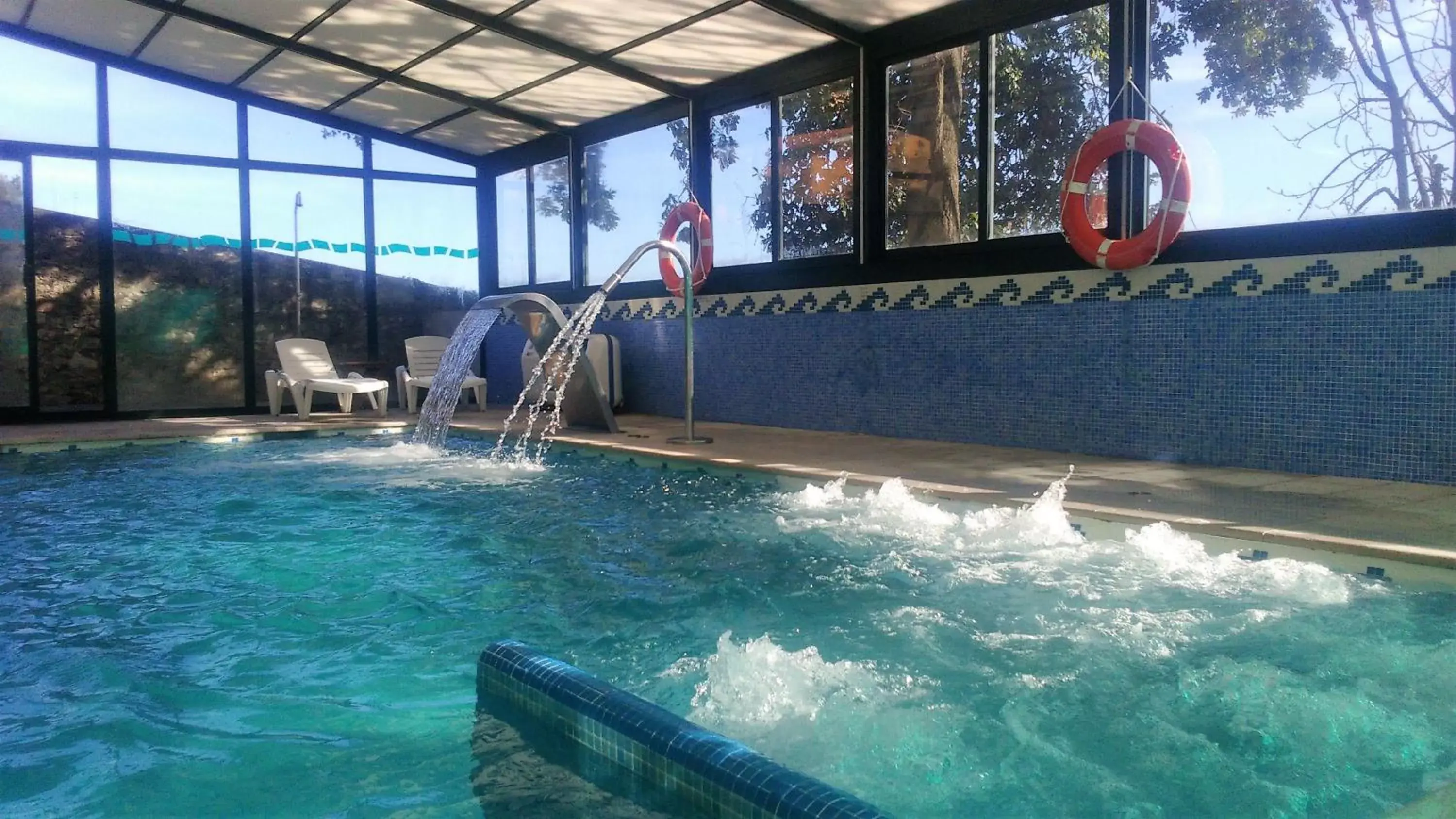 Swimming pool in Hotel San Millán