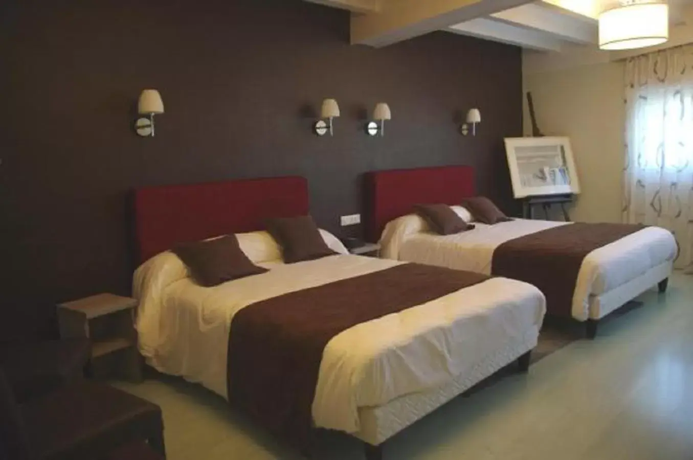 Photo of the whole room, Bed in Hôtel Saint-Hubert