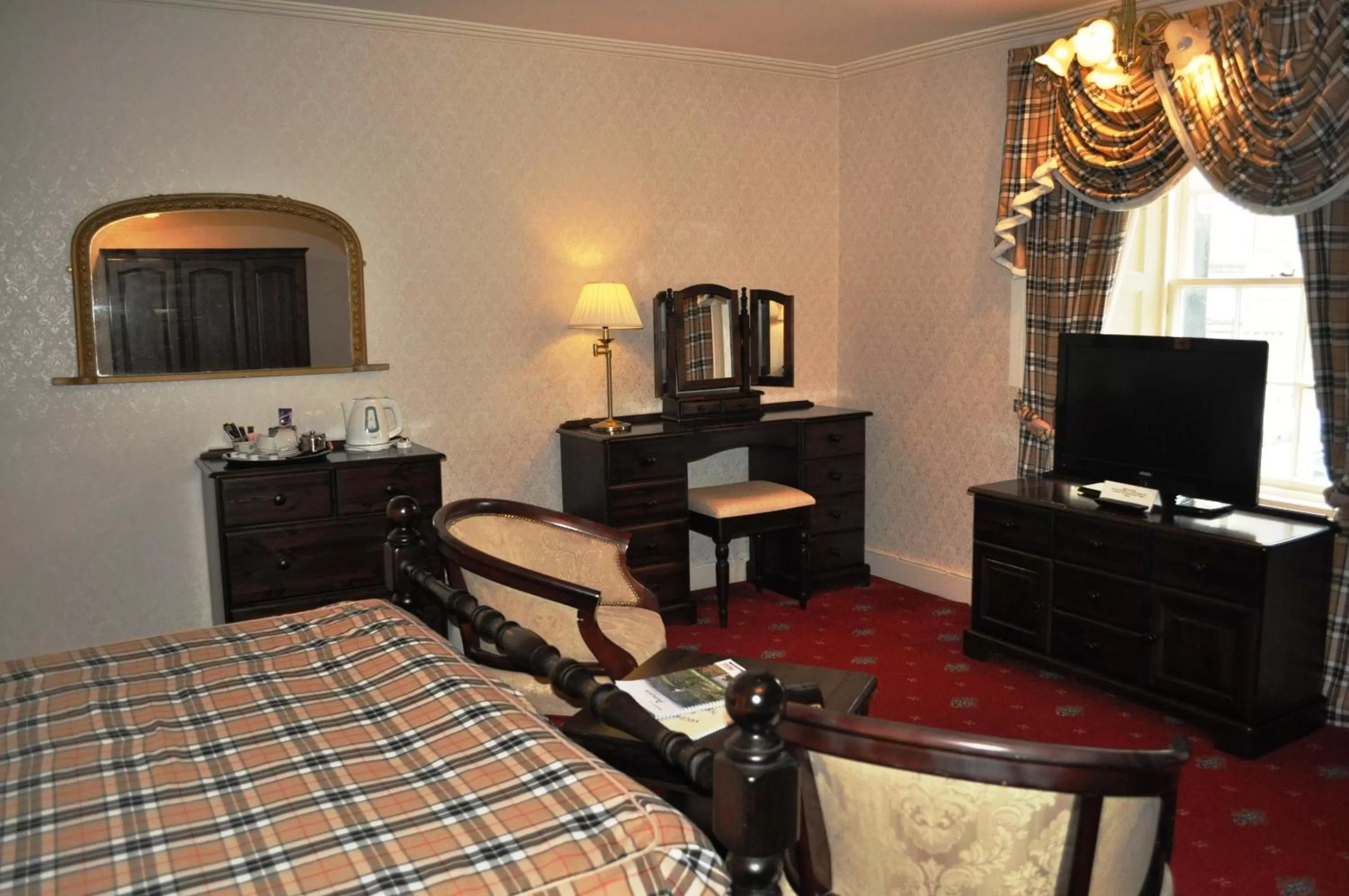 Seating area, Bed in Moulin Hotel