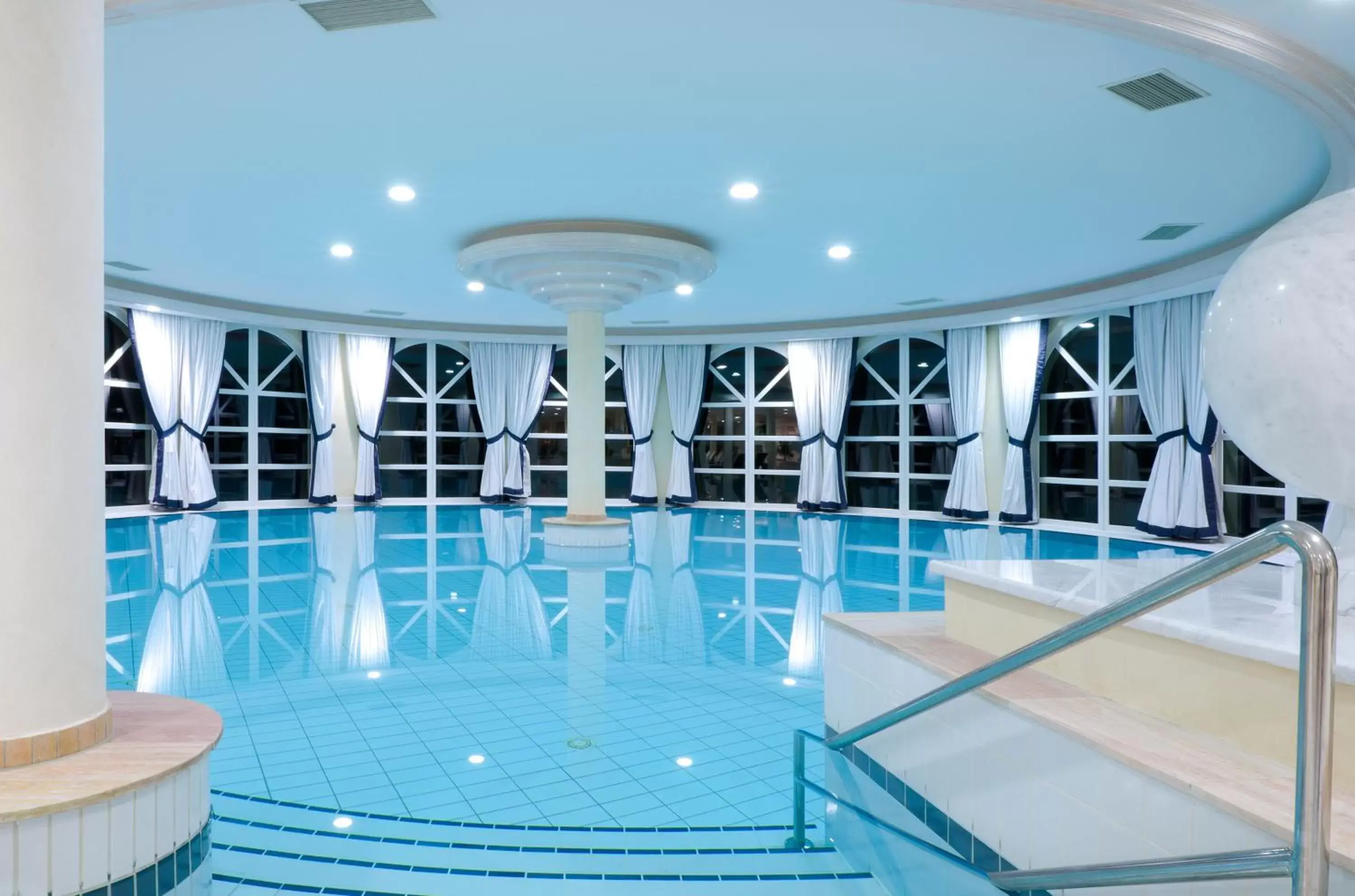 Public Bath, Swimming Pool in Steigenberger Hotel Der Sonnenhof