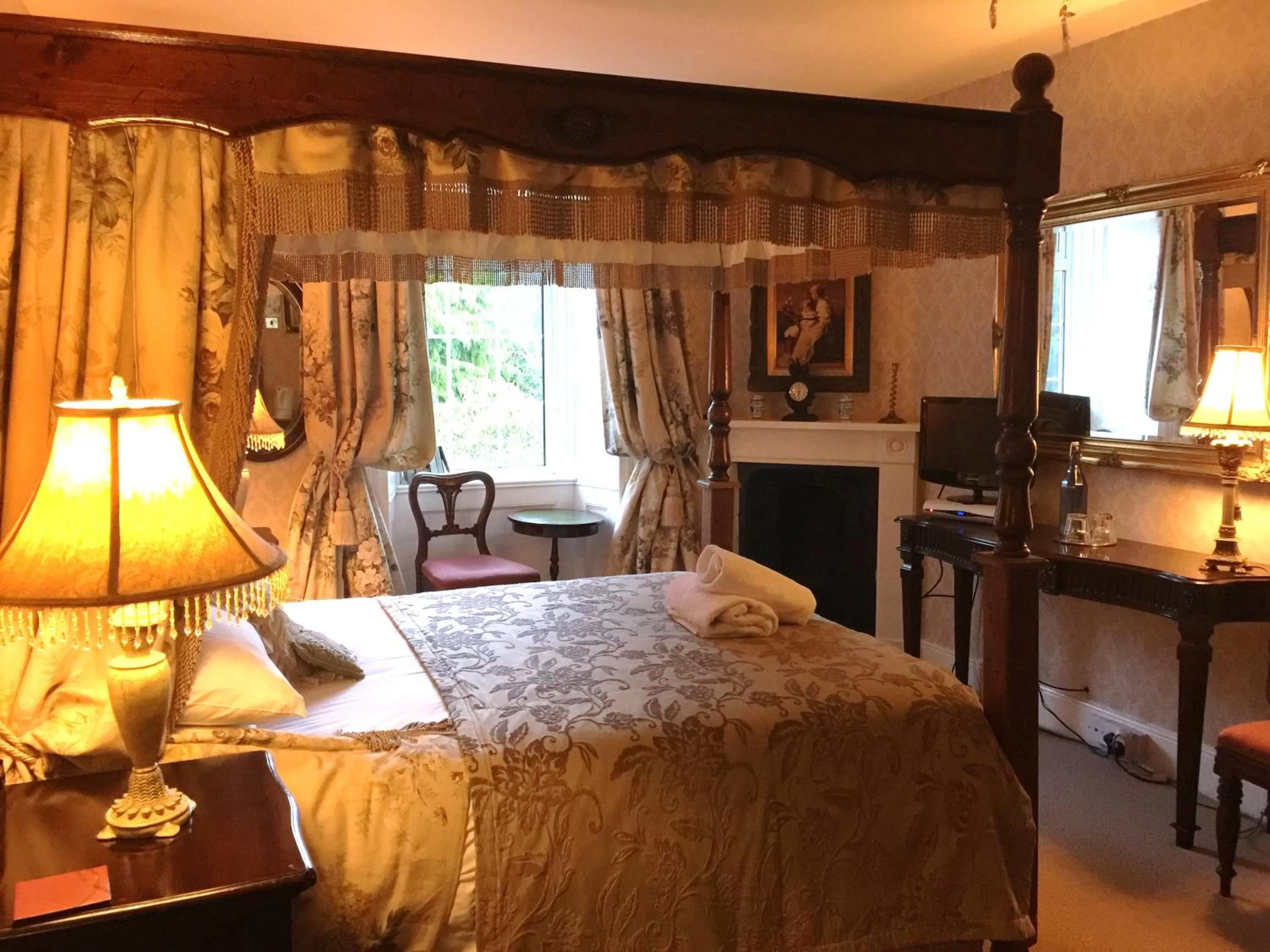 Bed in Glyn Isa Country House luxury self catering accommodation
