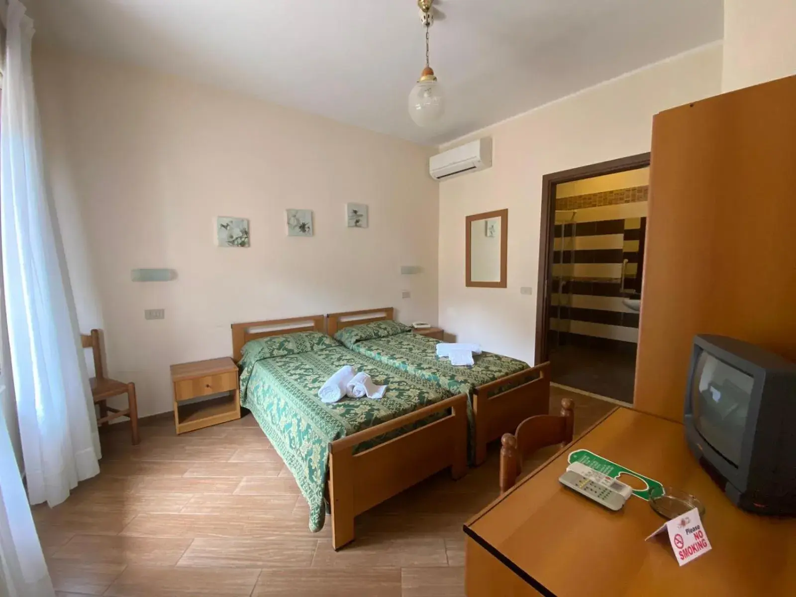 Bedroom, Bed in Hotel Soleado