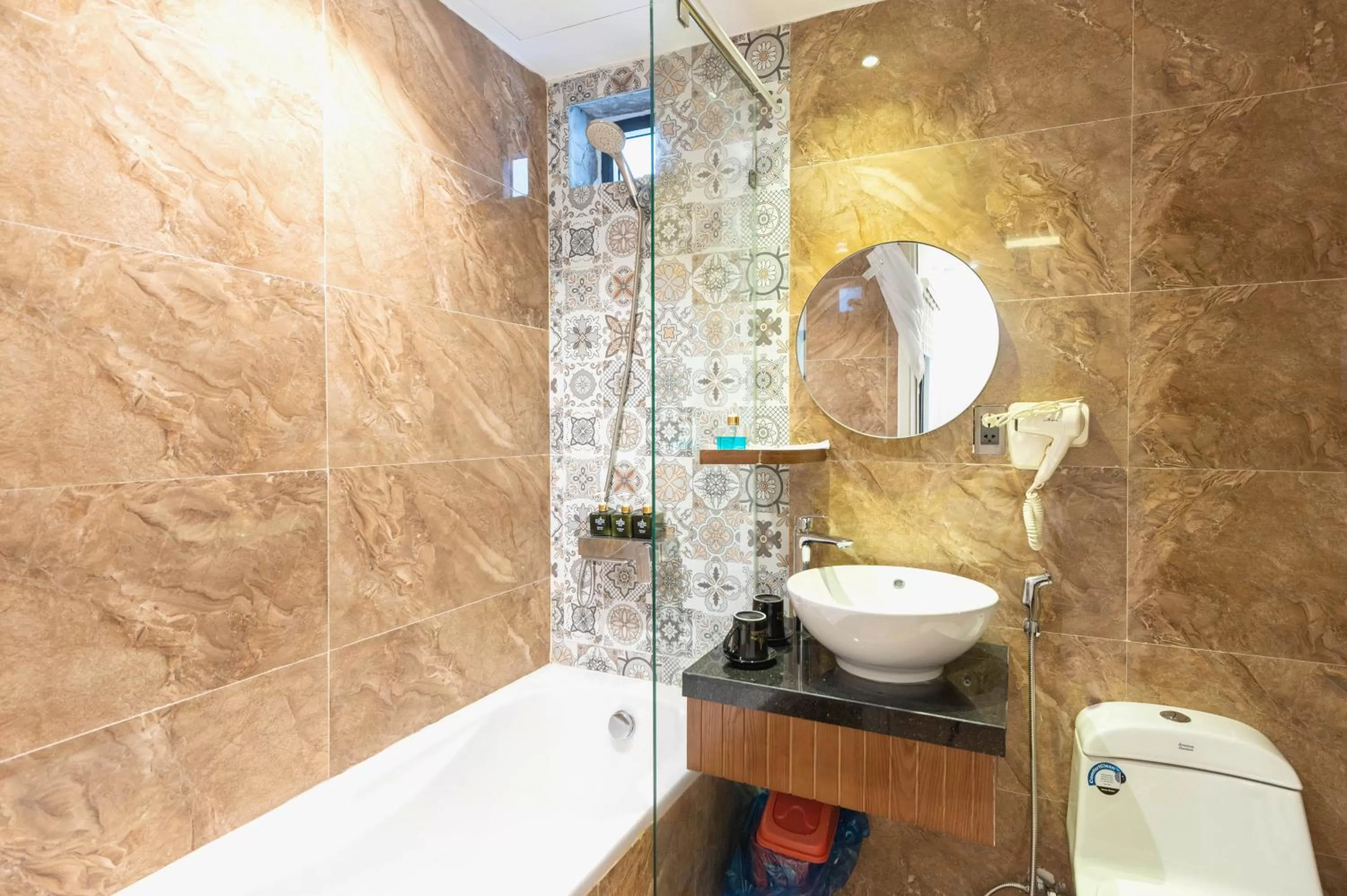 Shower in Hoang Trinh Hotel