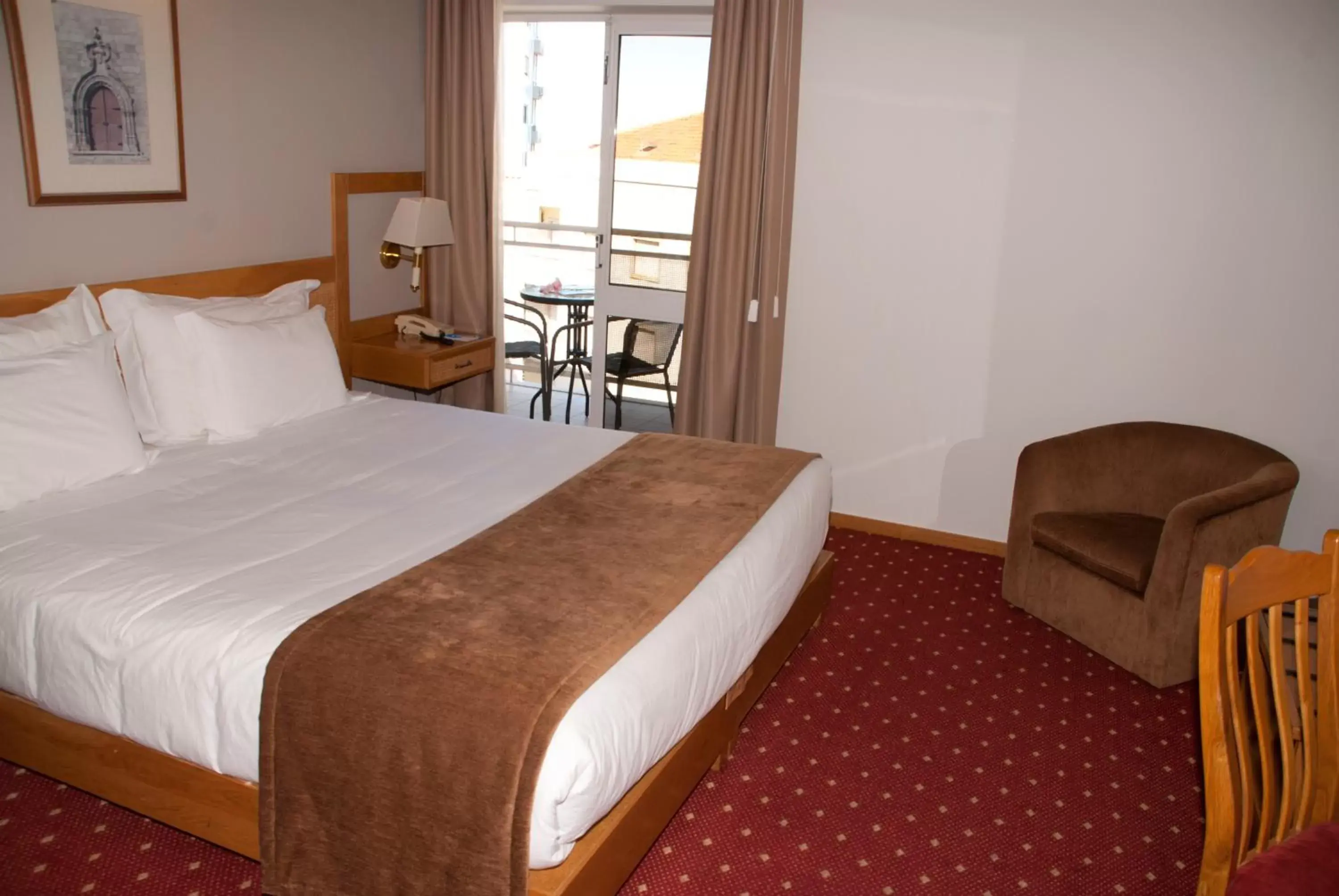 Double or Twin Room with Balcony in Hotel Rainha D. Amélia, Arts & Leisure Double or Twin Room with Balcony in Hotel Rainha D. Amélia, Arts & Leisure