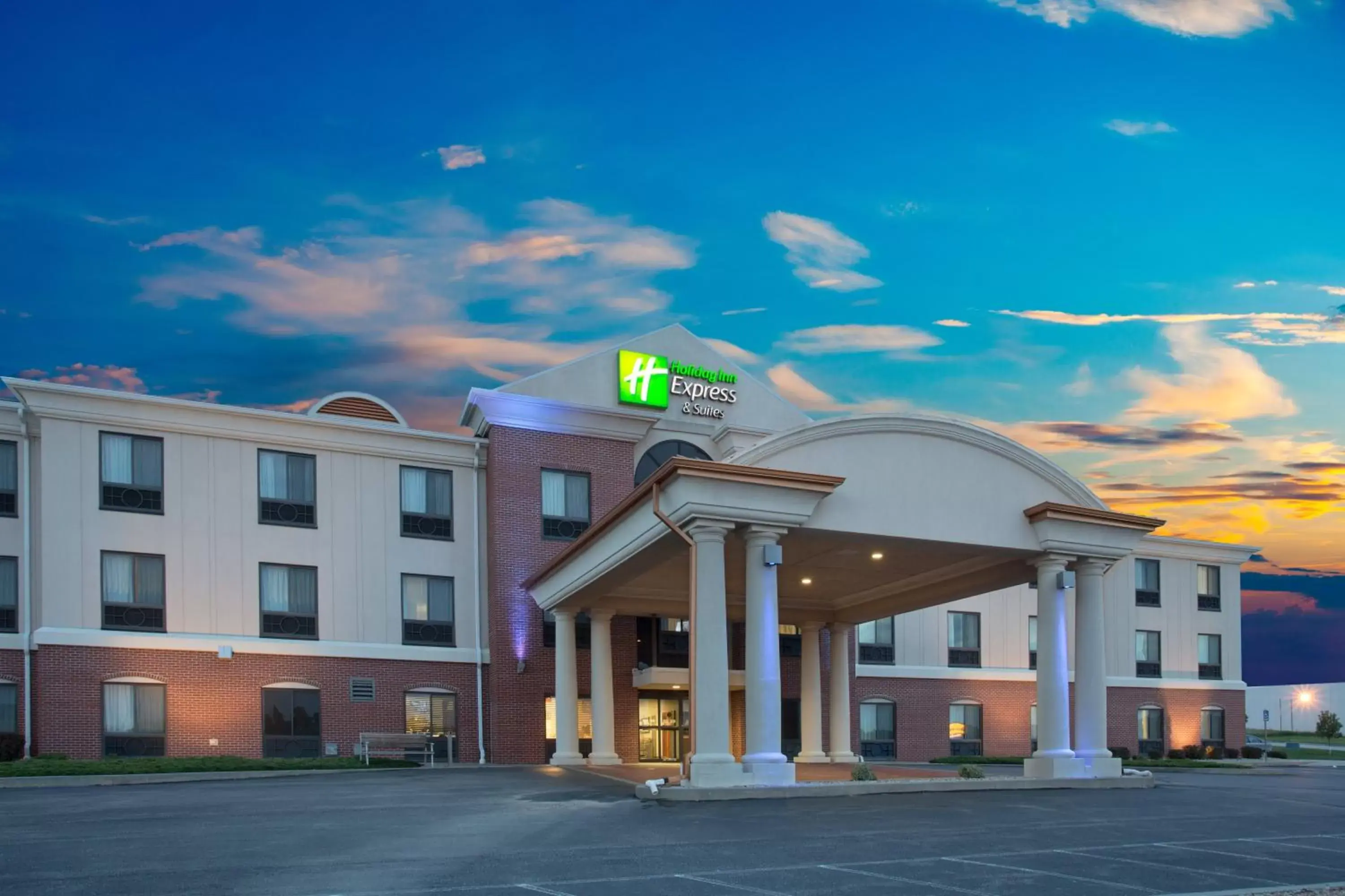 Property Building in Holiday Inn Express Hotel & Suites Concordia US 81, an IHG Hotel