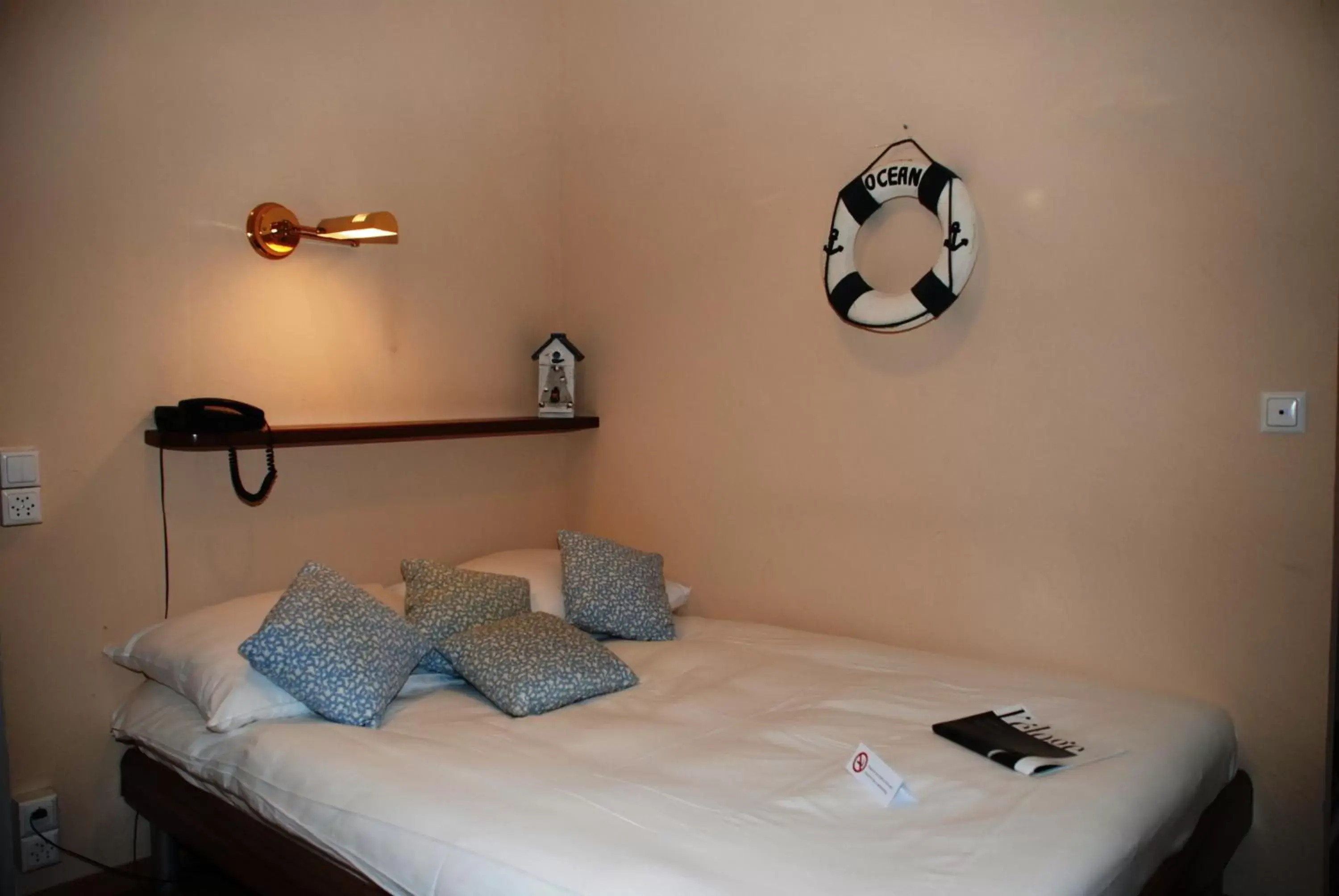 Bed in Hostellerie de Genève