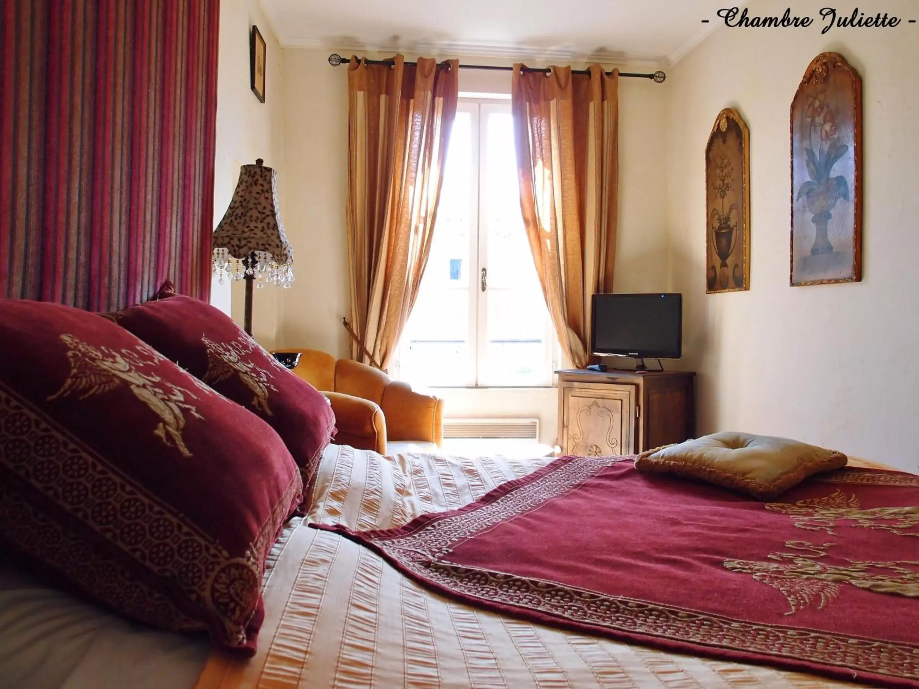 Bedroom, Bed in Hotel Le Saint Laurent