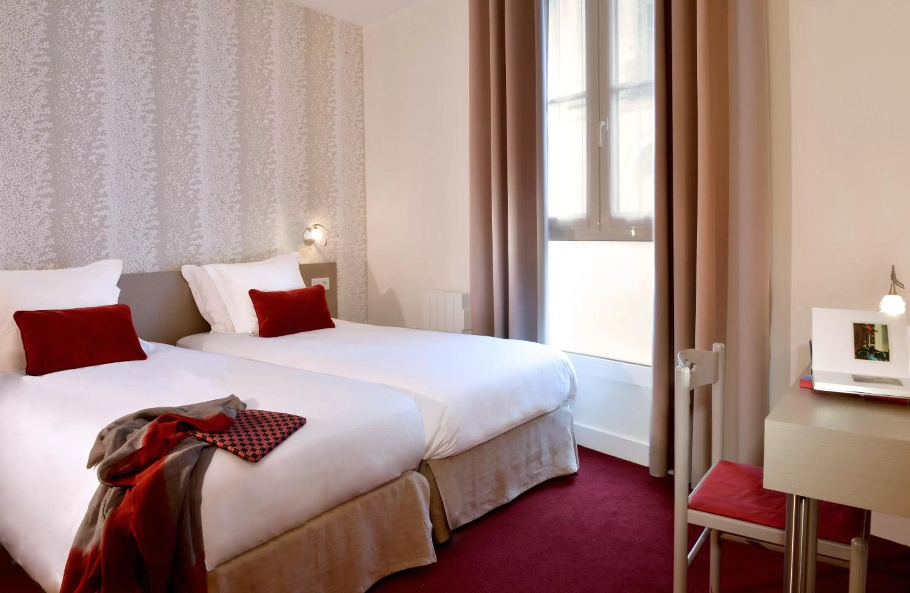 Bathroom, Bed in Hôtel Du Manoir