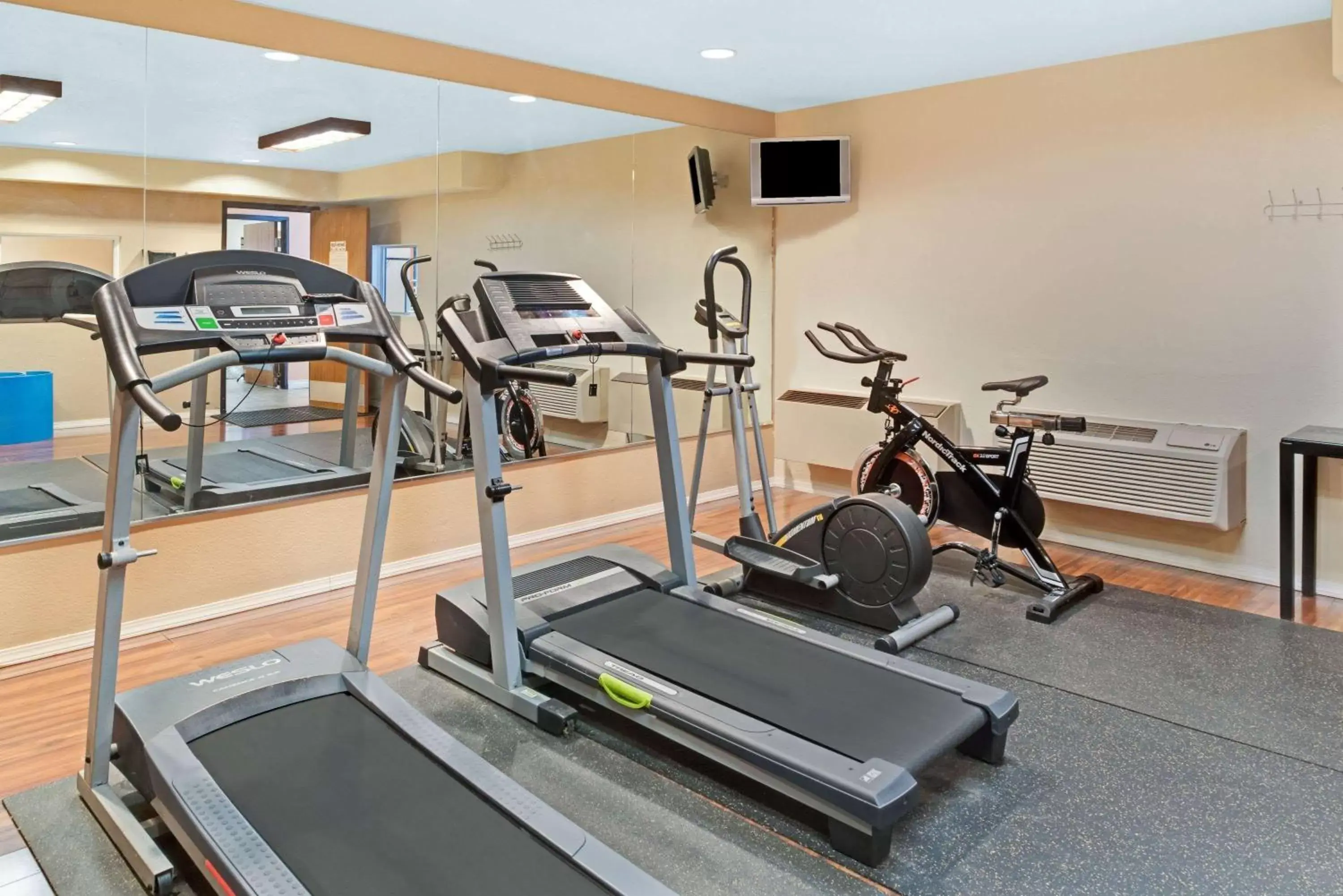 Fitness centre/facilities, Fitness Center/Facilities in Super 8 by Wyndham Spokane/West