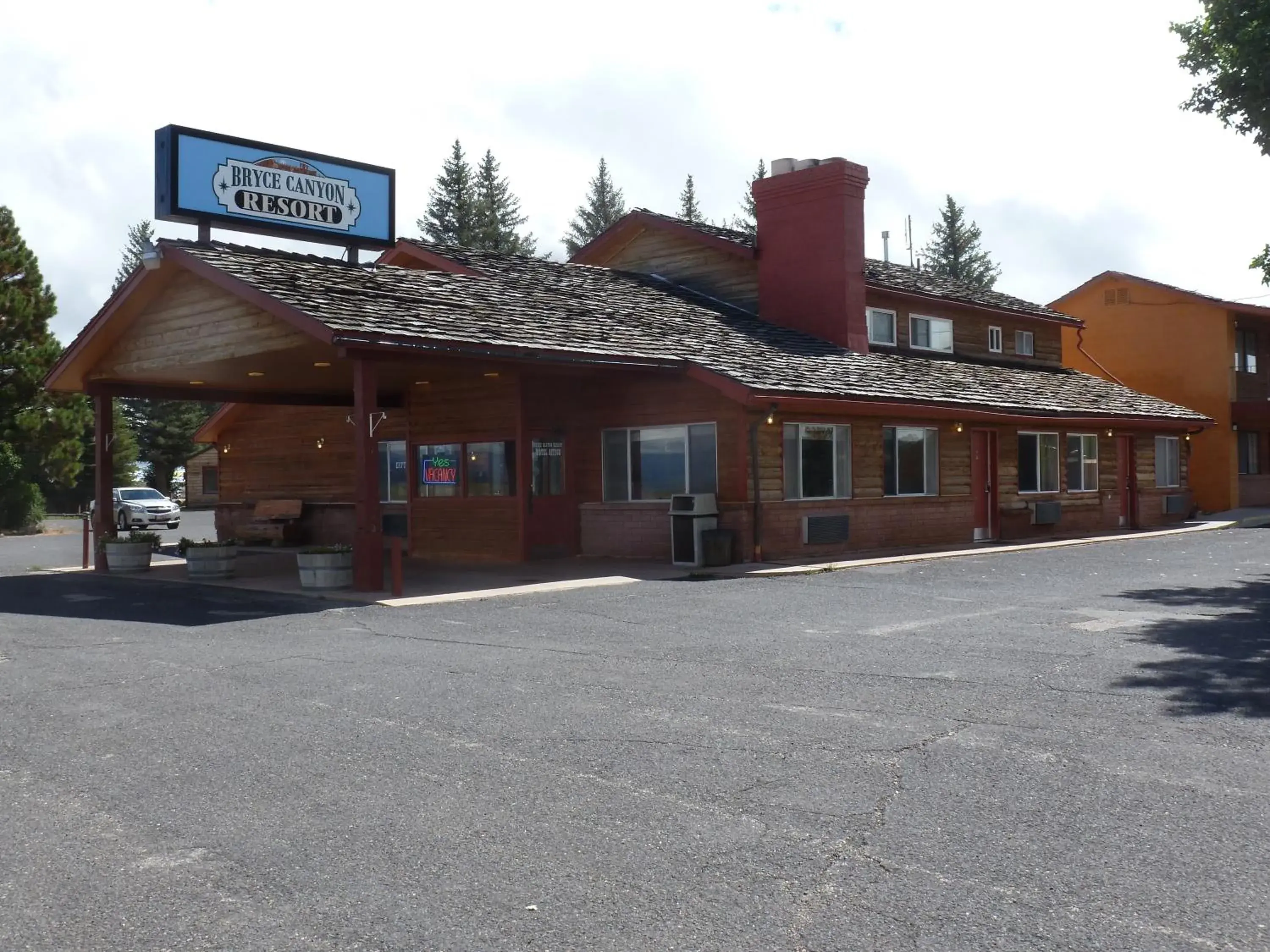 Facade/entrance in Bryce Canyon Resort Facade/entrance in Bryce Canyon Resort