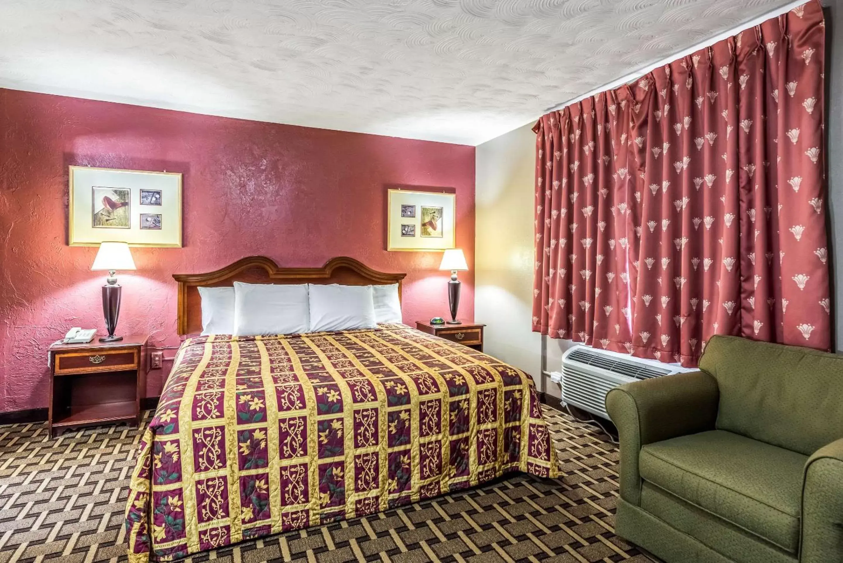 Photo of the whole room, Bed in Rodeway Inn