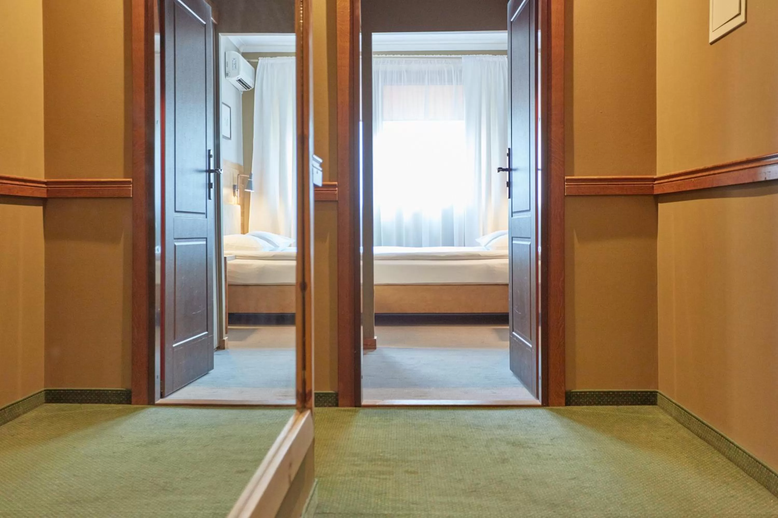 Day, Bed in Hotel Batory