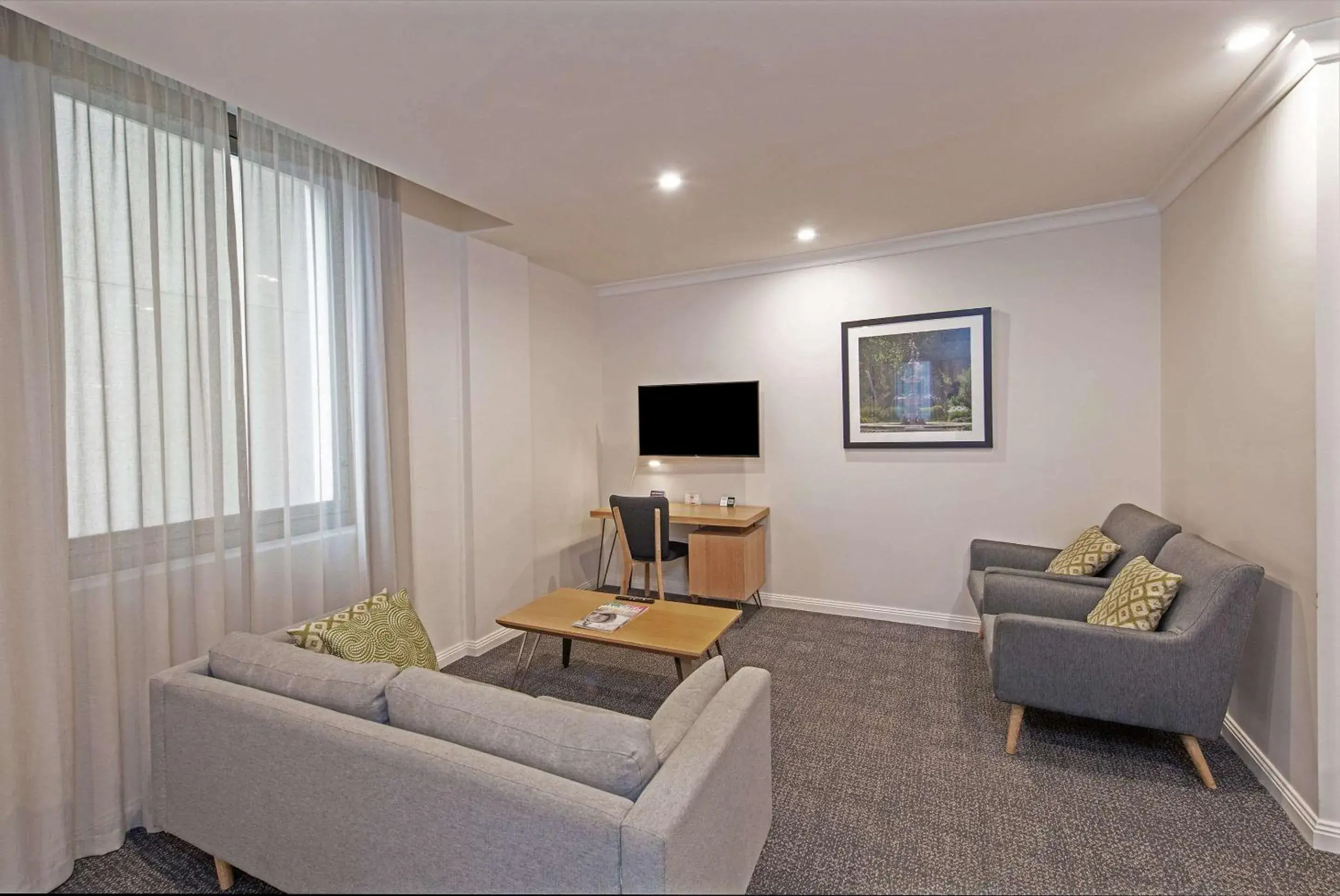 Photo of the whole room, Seating Area in Quality Apartments Adelaide Central