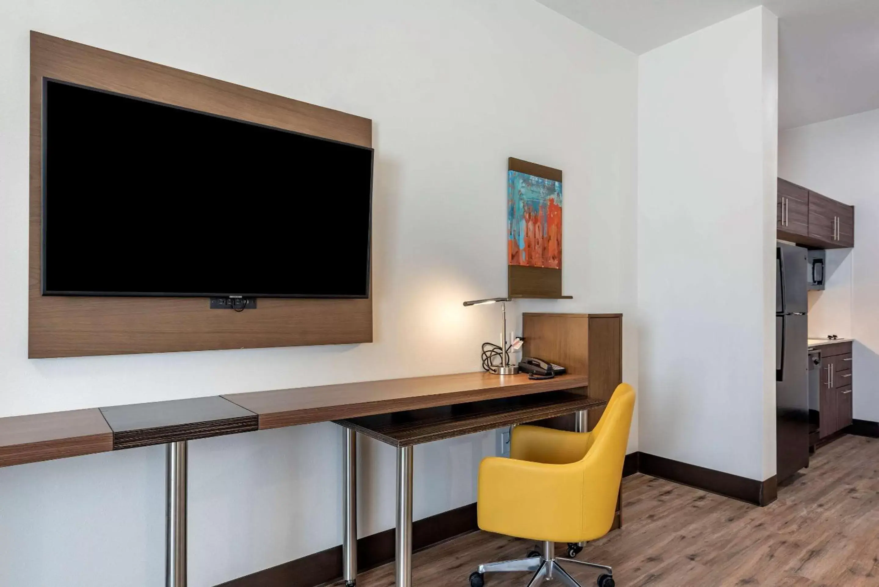 TV and multimedia, TV/Entertainment Center in MainStay Suites Colorado Springs East - Medical Center Area