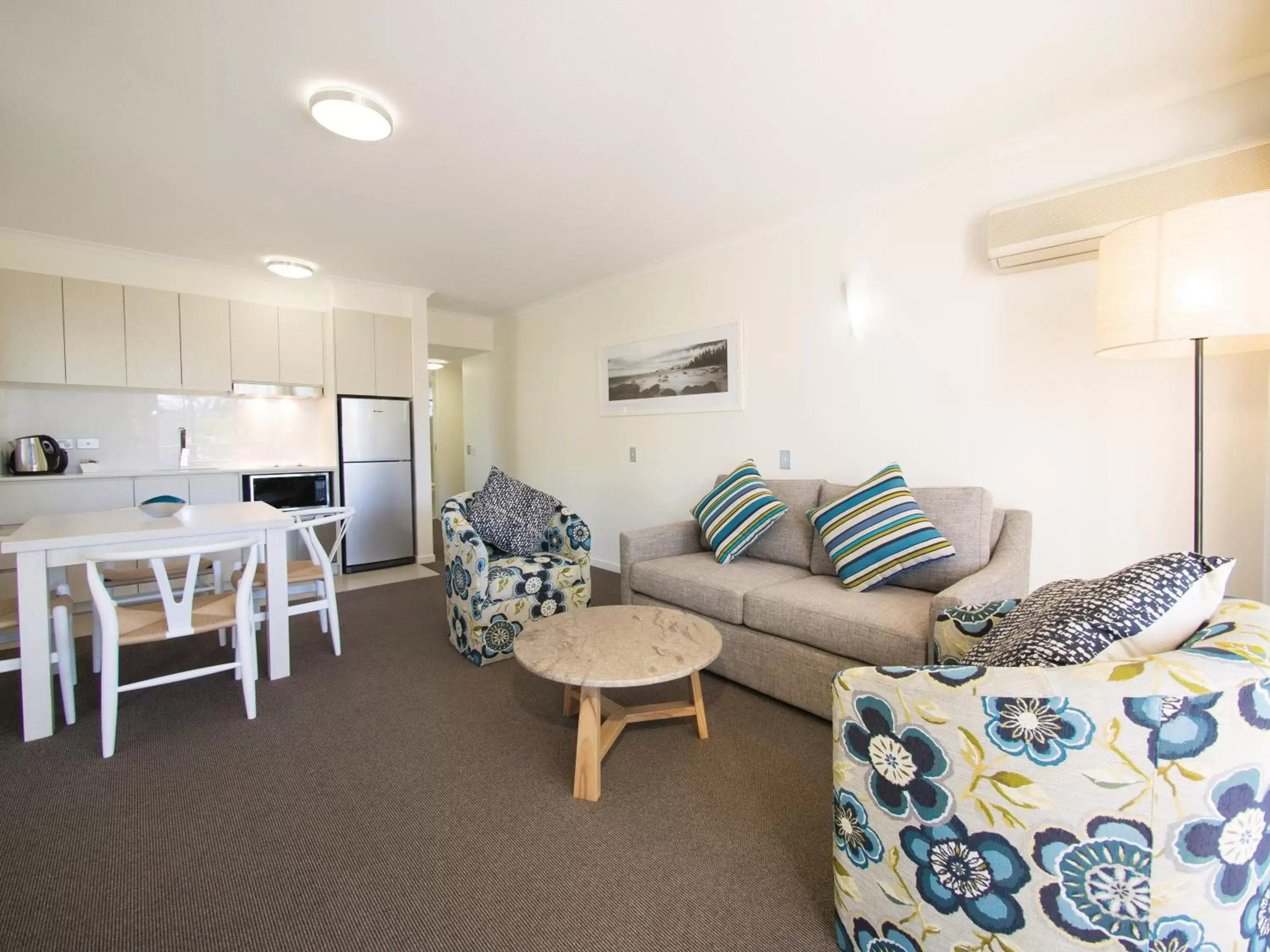 Kitchen or kitchenette, Seating Area in Oaks Sunshine Coast Oasis Resort