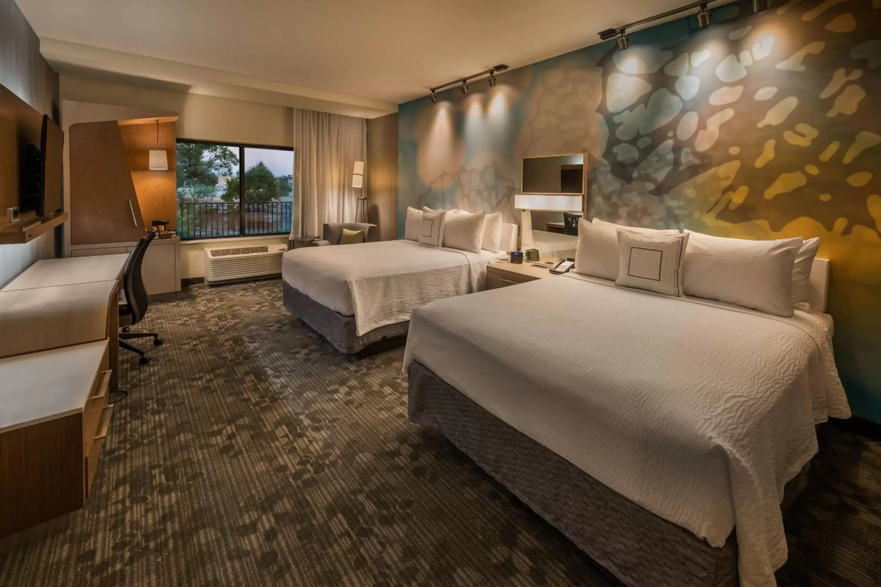 Photo of the whole room, Bed in Courtyard by Marriott Reno Downtown/Riverfront