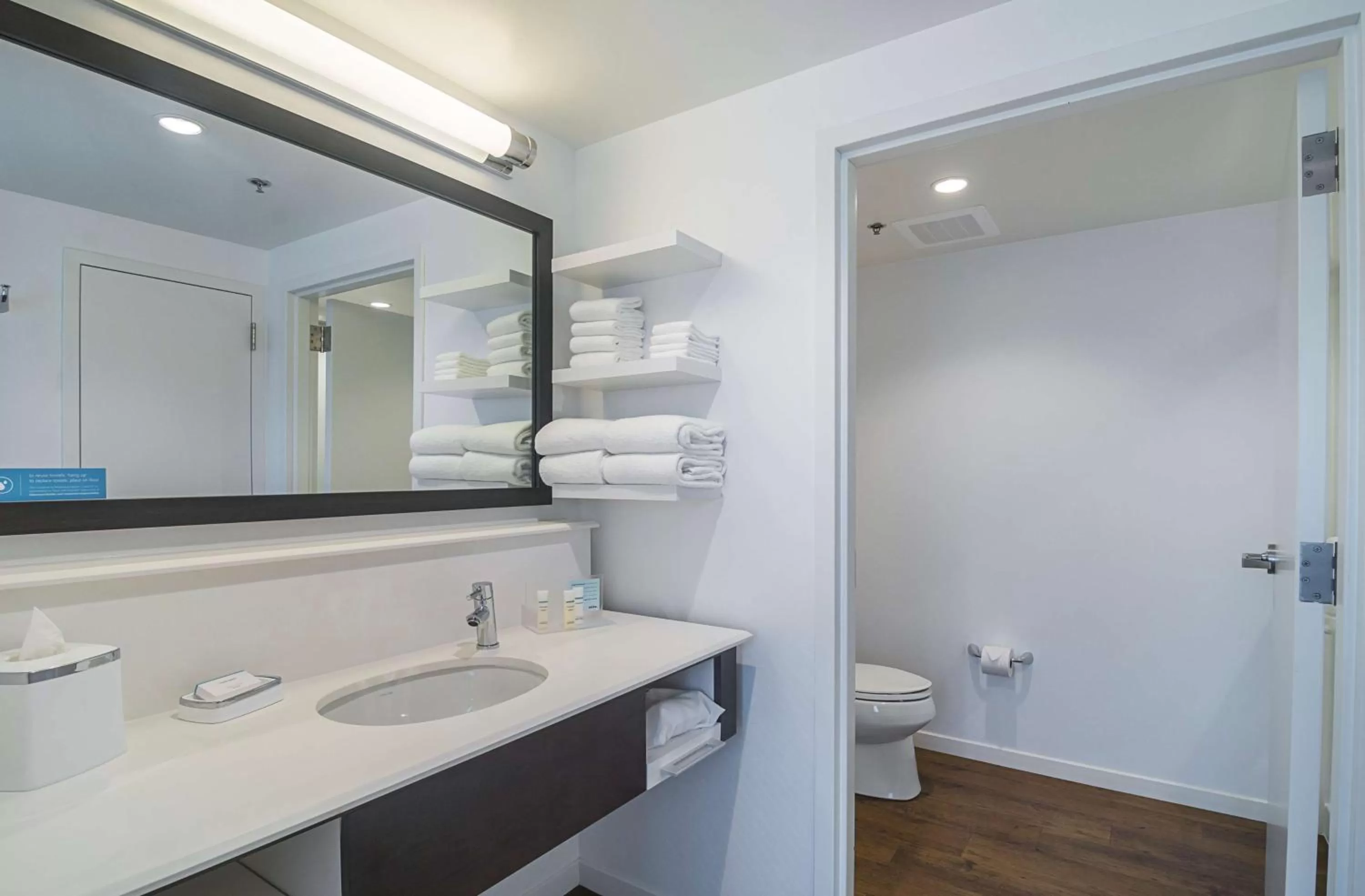 Bathroom in Hampton Inn Chicago North-Loyola Station, Il