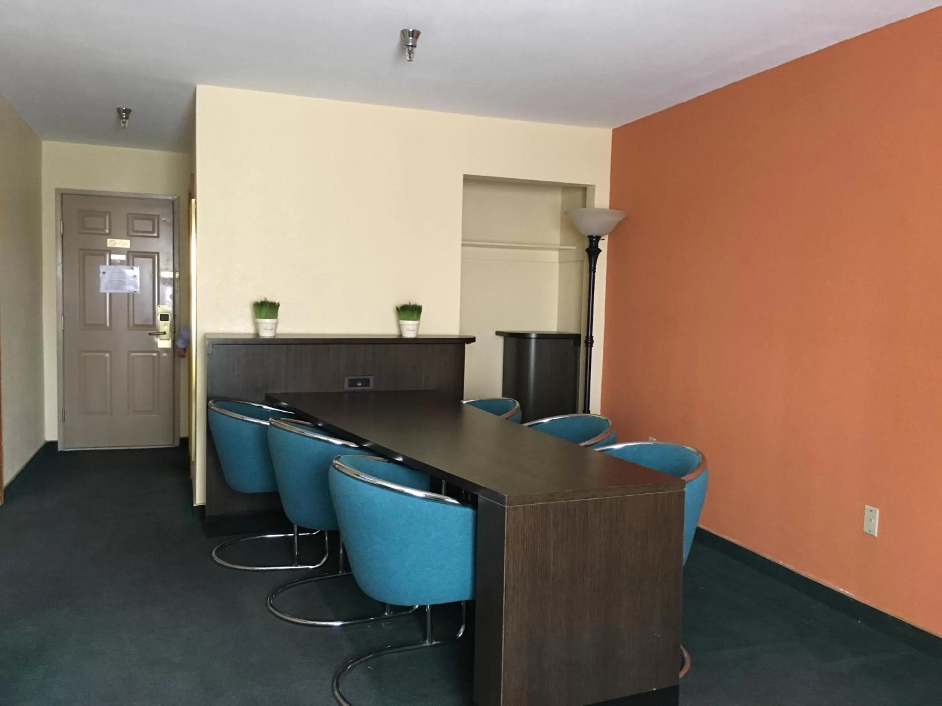 Meeting/conference room in Days Inn & Suites by Wyndham Red Rock-Gallup