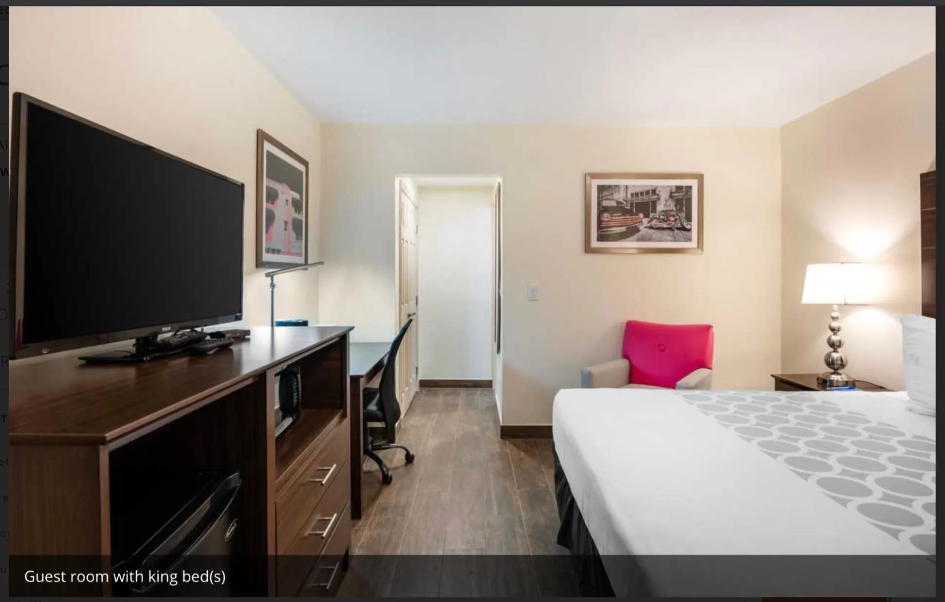 Photo of the whole room, Bed in Downtown Hollywood Gardens Inn & Suites