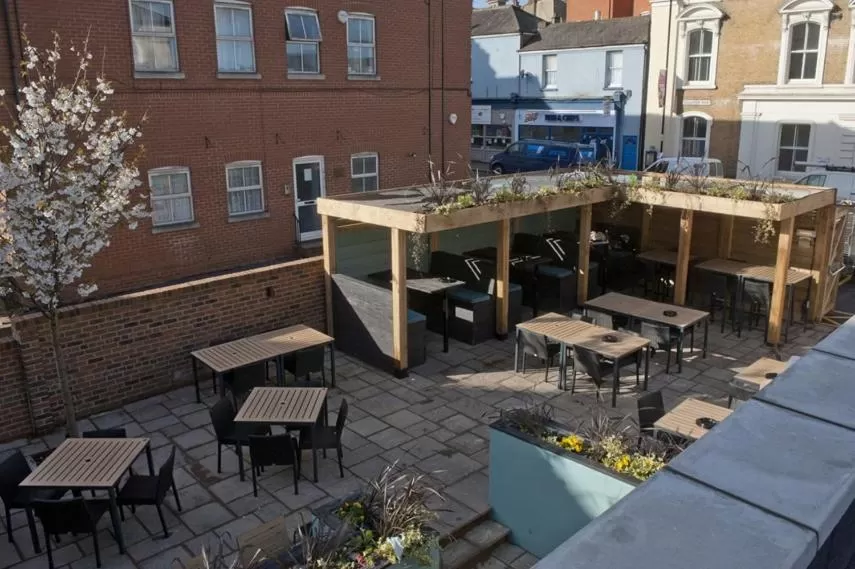 People, Restaurant/Places to Eat in The Queen Hotel Wetherspoon