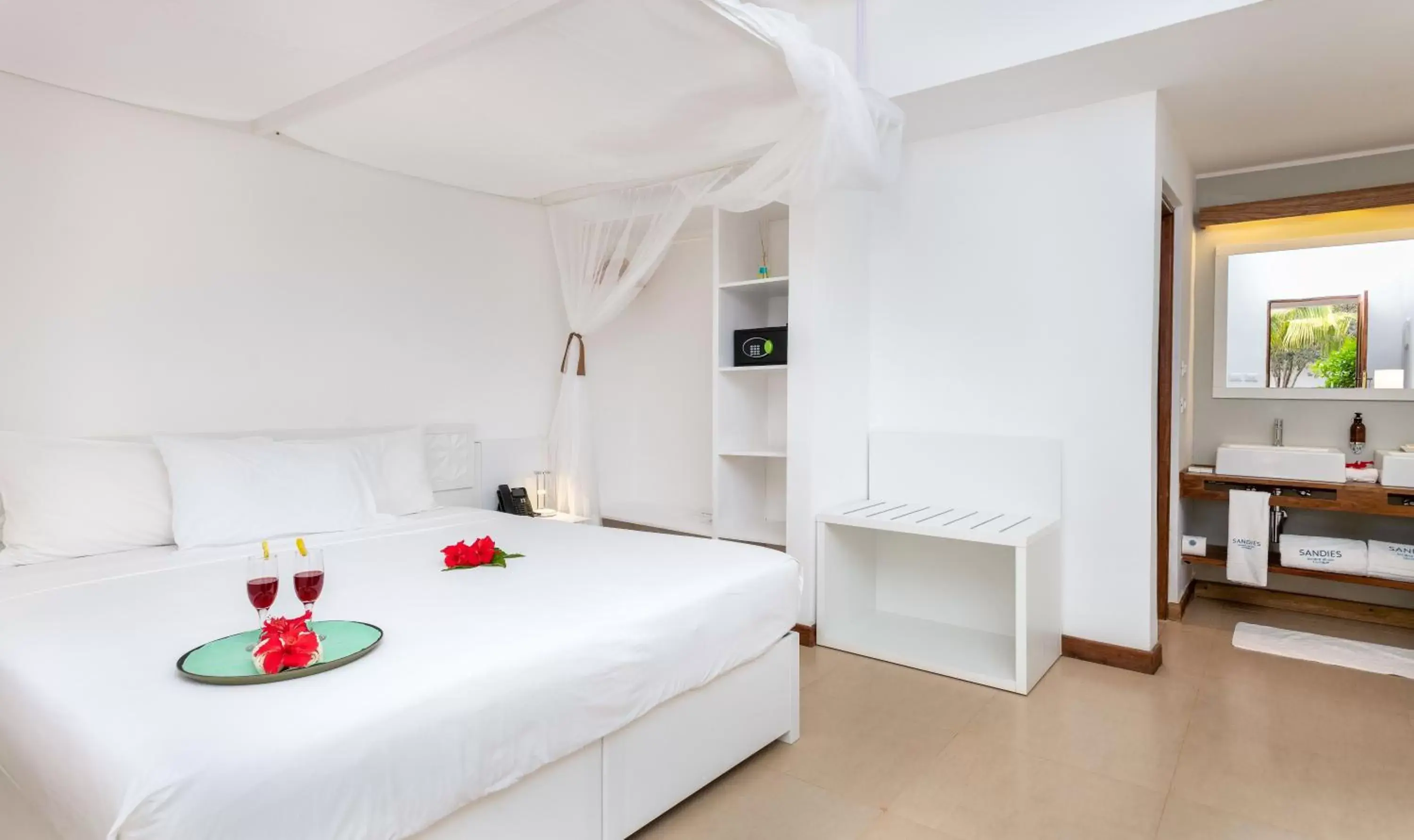 Photo of the whole room, Bed in Sandies Baobab Beach Zanzibar