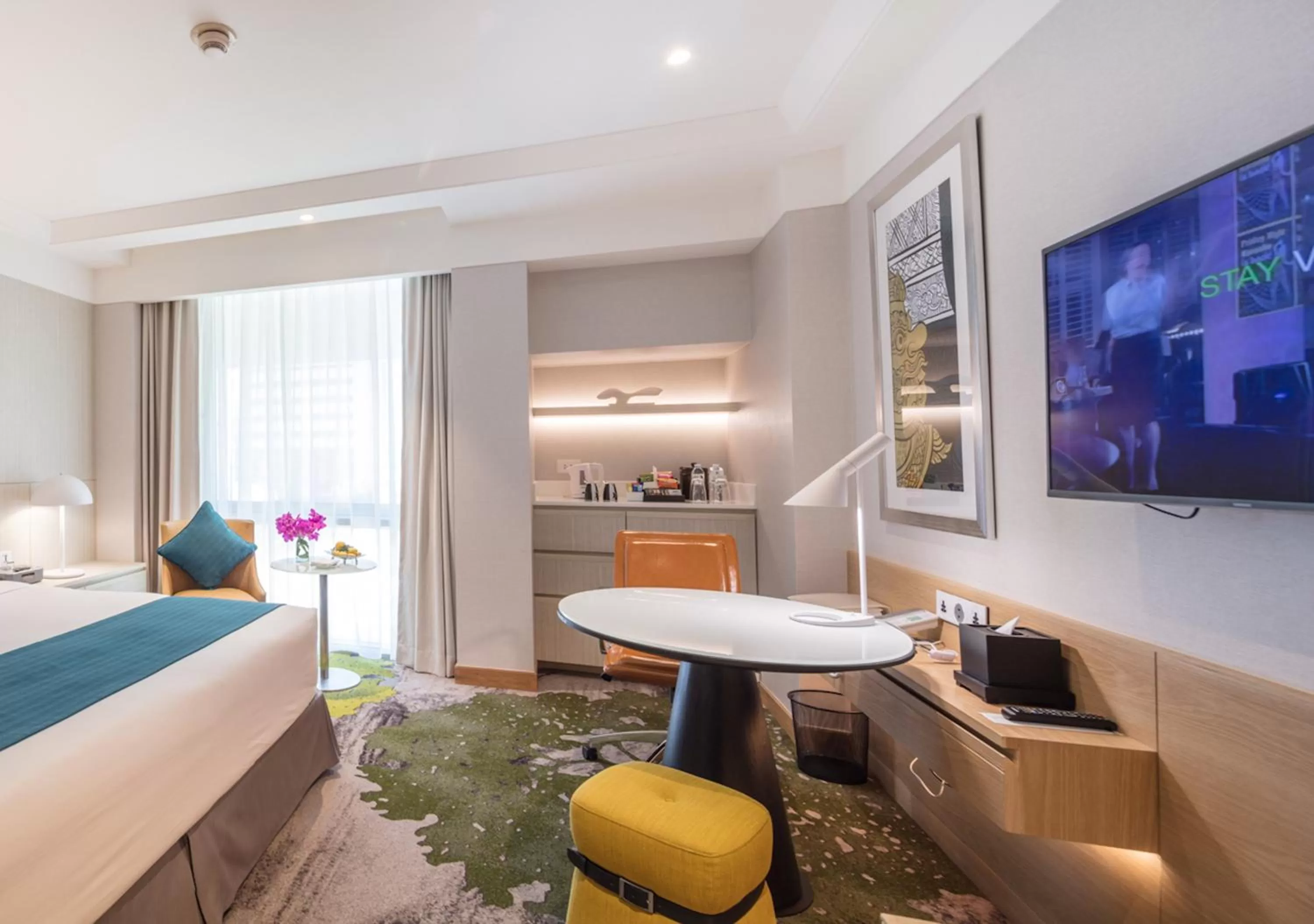 Photo of the whole room, Bed in Holiday Inn Bangkok by IHG