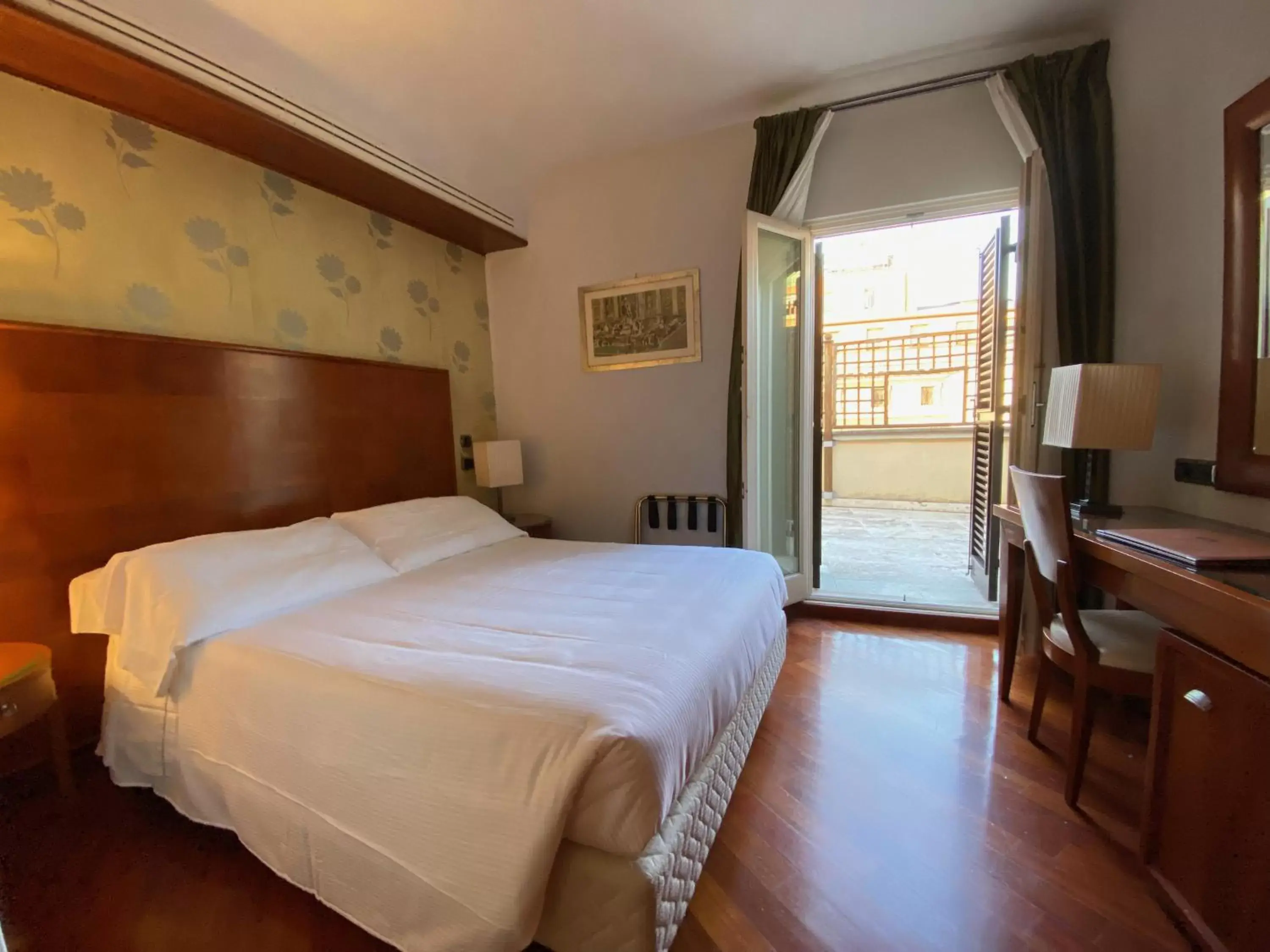 Double or Twin Room with Balcony in Hotel Delle Nazioni Double or Twin Room with Balcony in Hotel Delle Nazioni