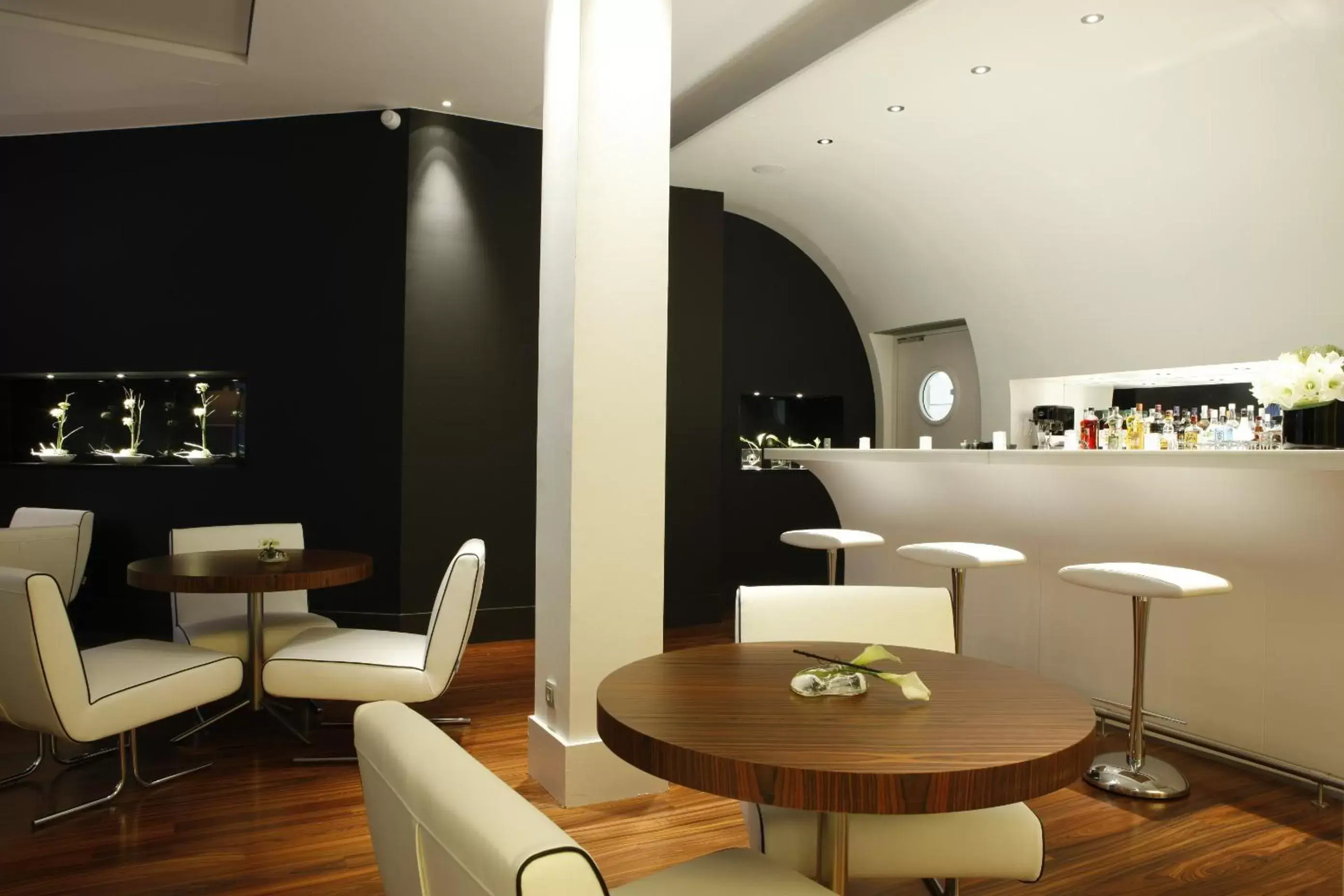 Lounge or bar, Lounge/Bar in Le Grand Balcon Hotel