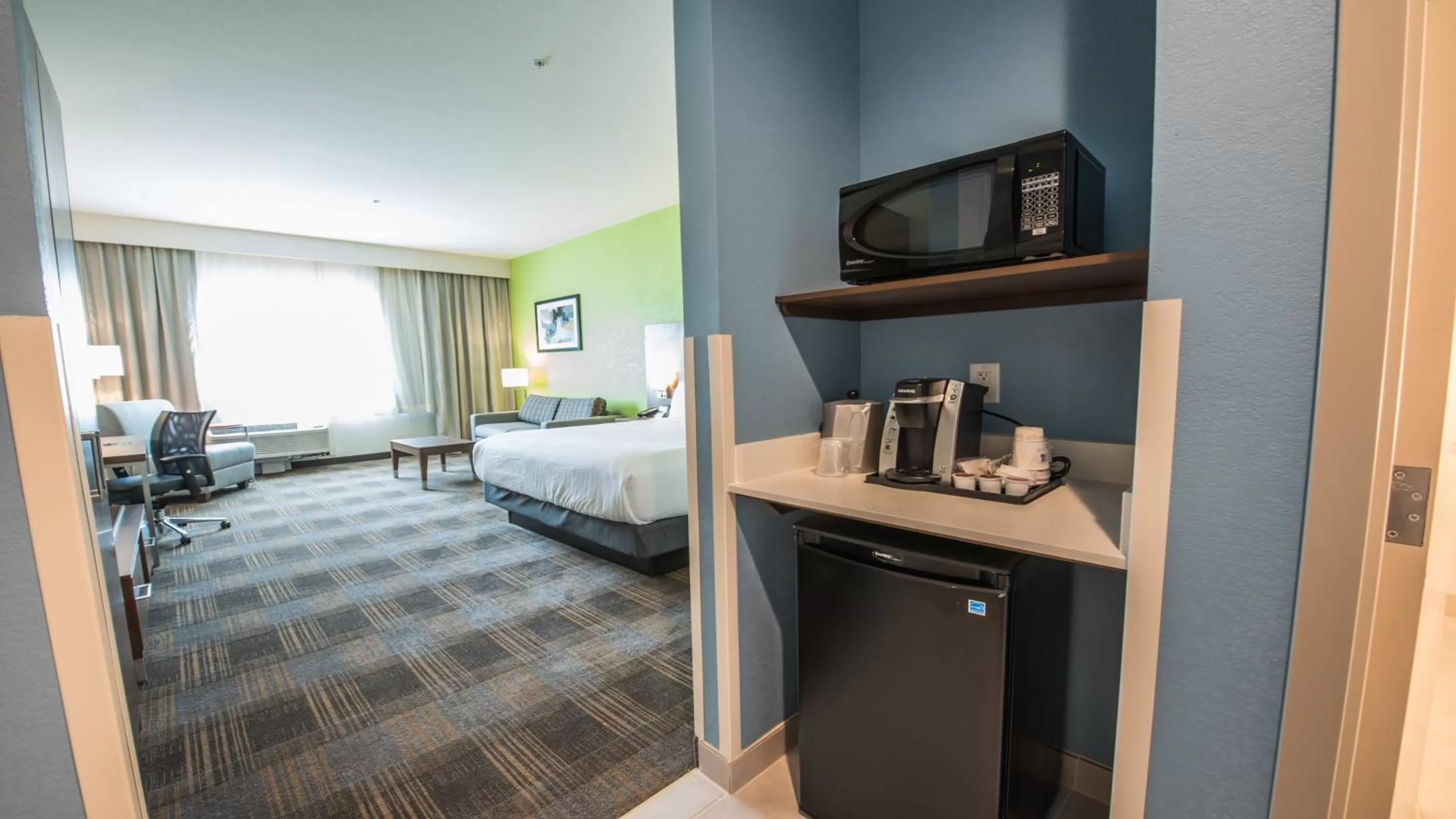 Bedroom, Bed in Holiday Inn Express & Suites - Dripping Springs - Austin Area by IHG