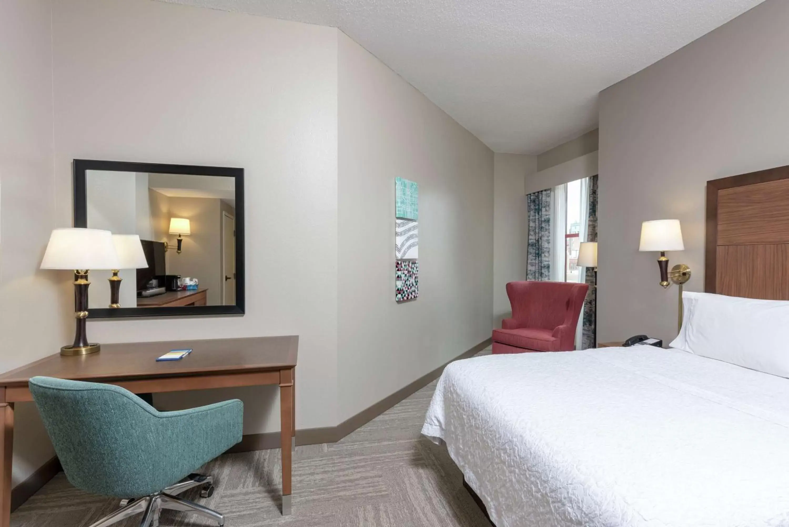 Bedroom, Bed in Hampton Inn Indianapolis Downtown Across from Circle Centre