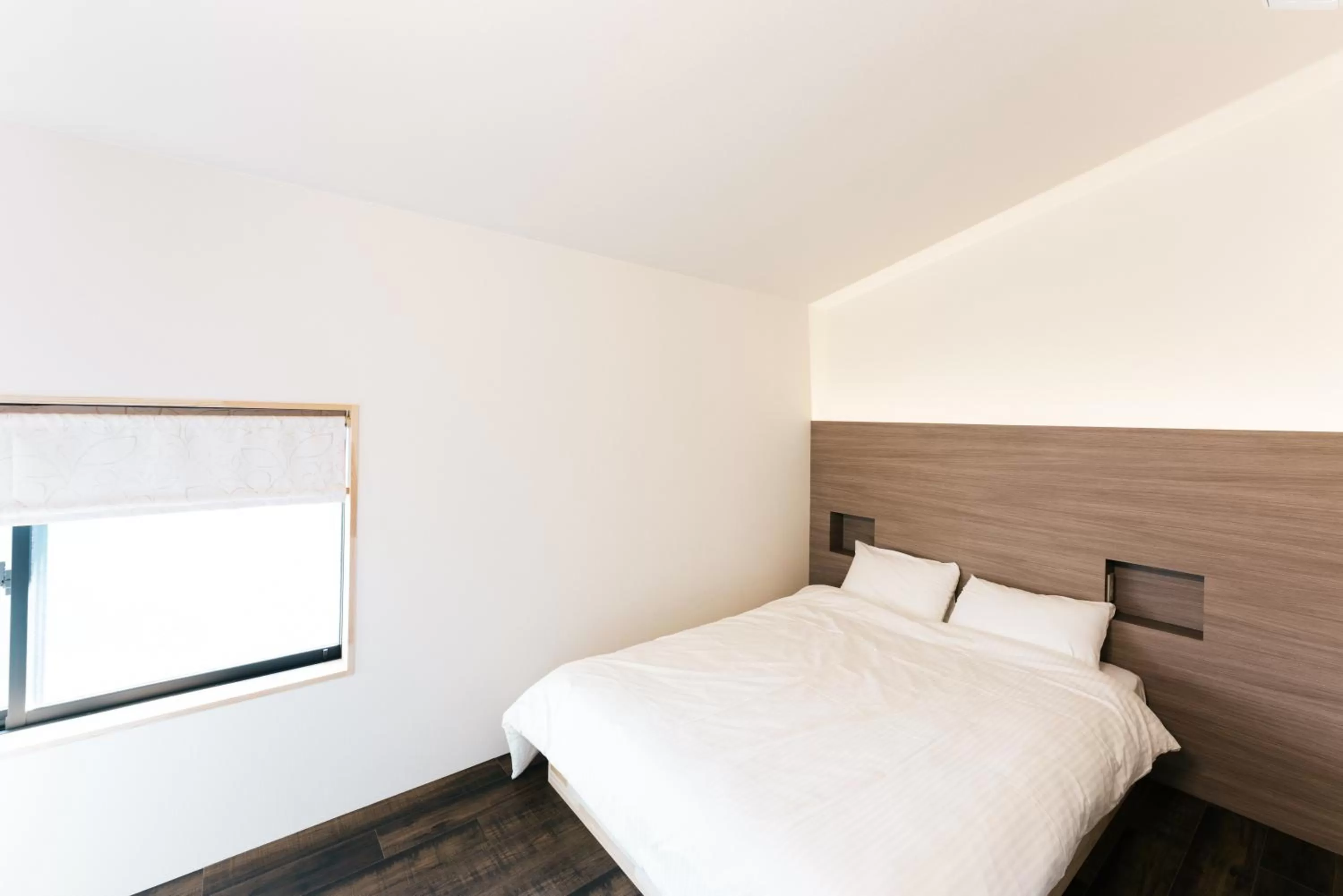 Bed in B&B MIKAWA Info Centre - Kanazawa Fish Harbour