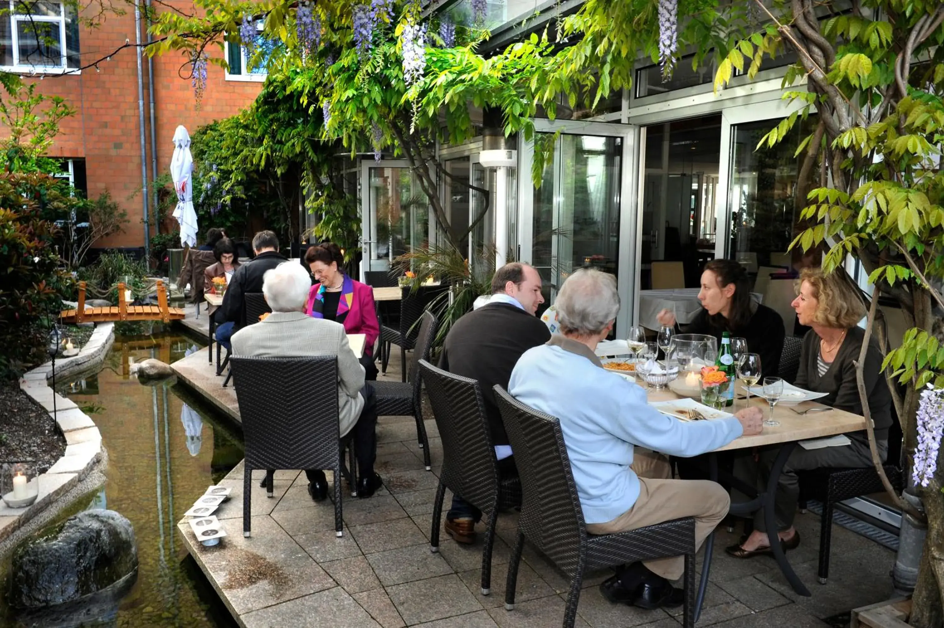 Balcony/Terrace, Restaurant/Places to Eat in Hotel am Schillerpark