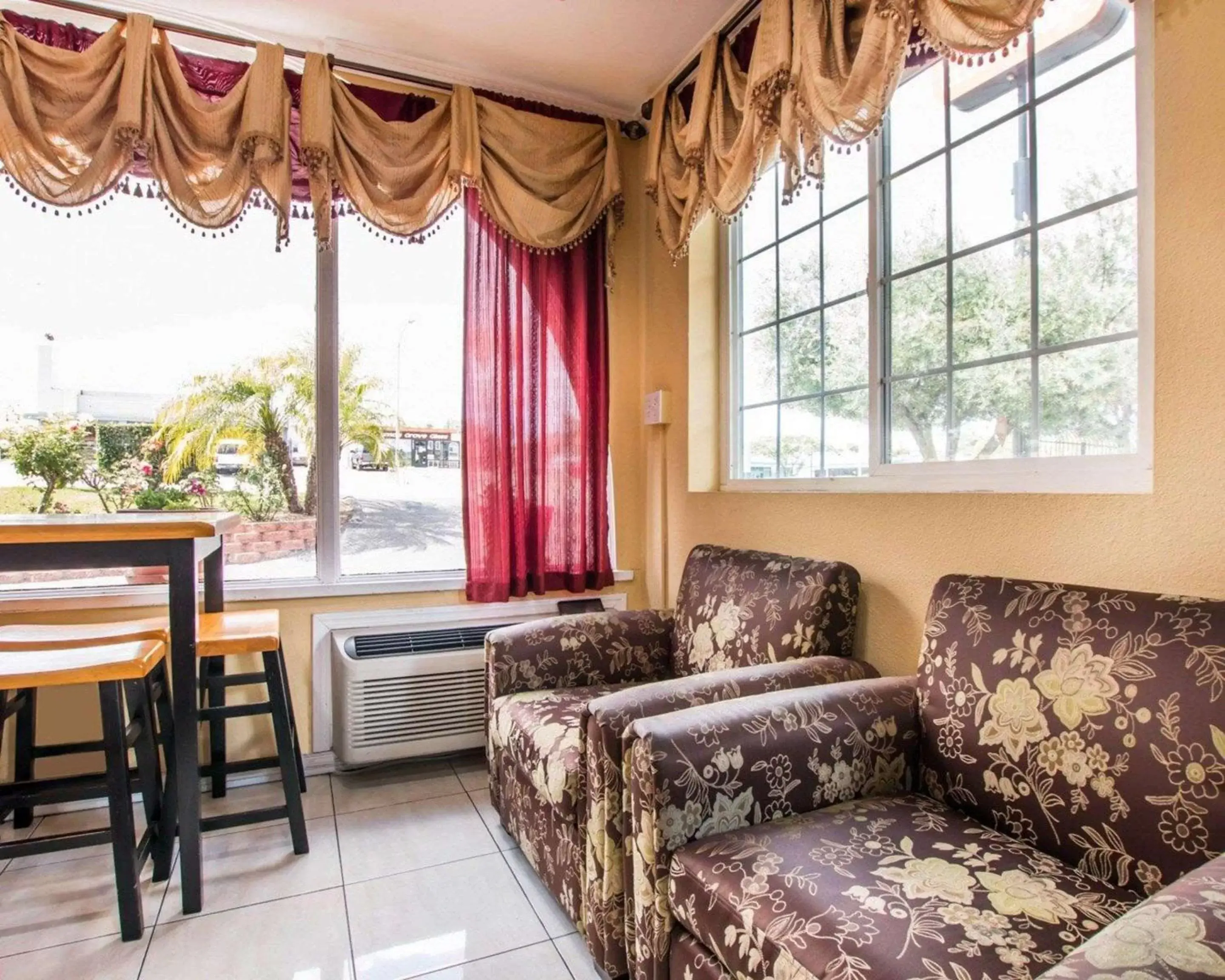 Lobby or reception, Seating Area in Rodeway Inn Lemon Grove San Diego East