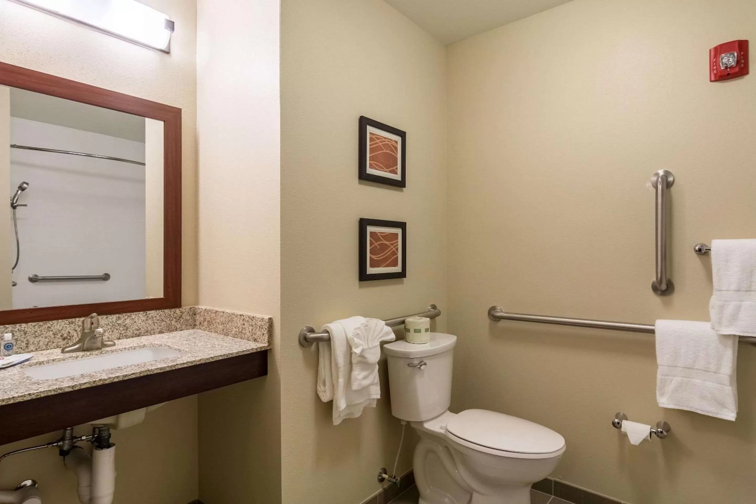 Bathroom in Comfort Inn Edwardsville - St Louis