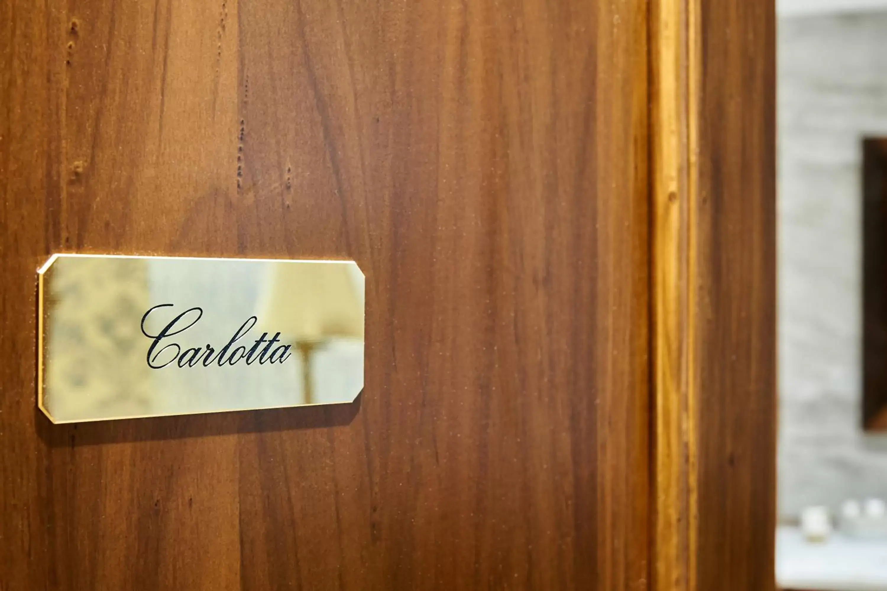 Logo/Certificate/Sign in Fabrizio's Rooms
