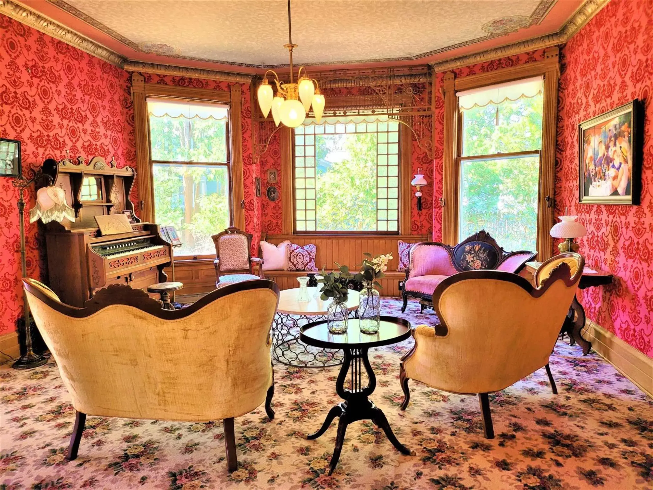 Living room in Grand Victorian B&B Inn