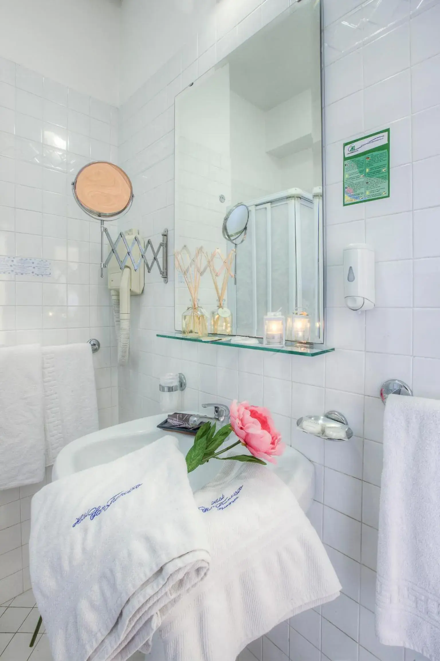 Bathroom, Bed in Hotel San Francisco Spiaggia